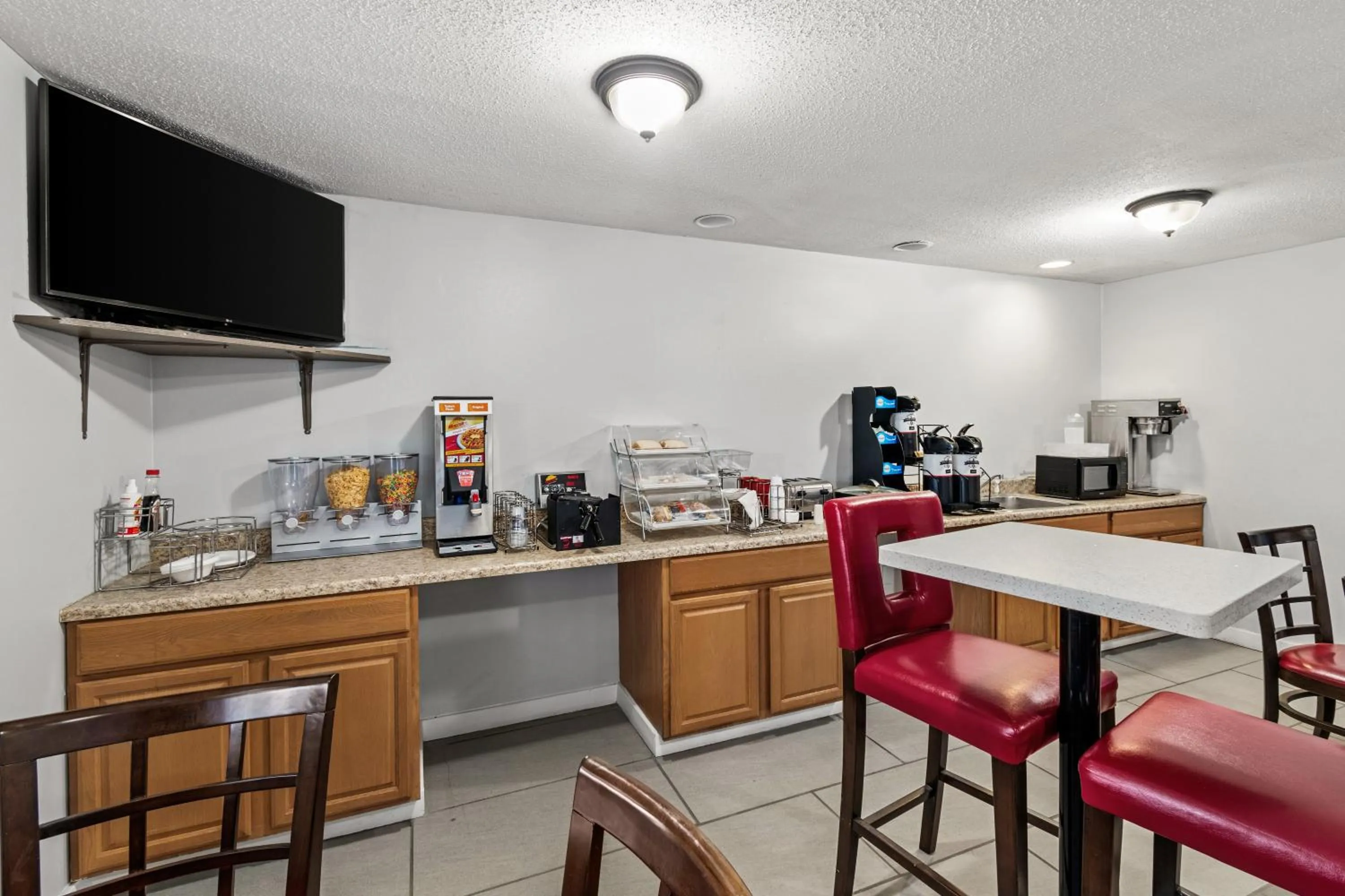 Breakfast in Americas Best Value Inn Carlisle