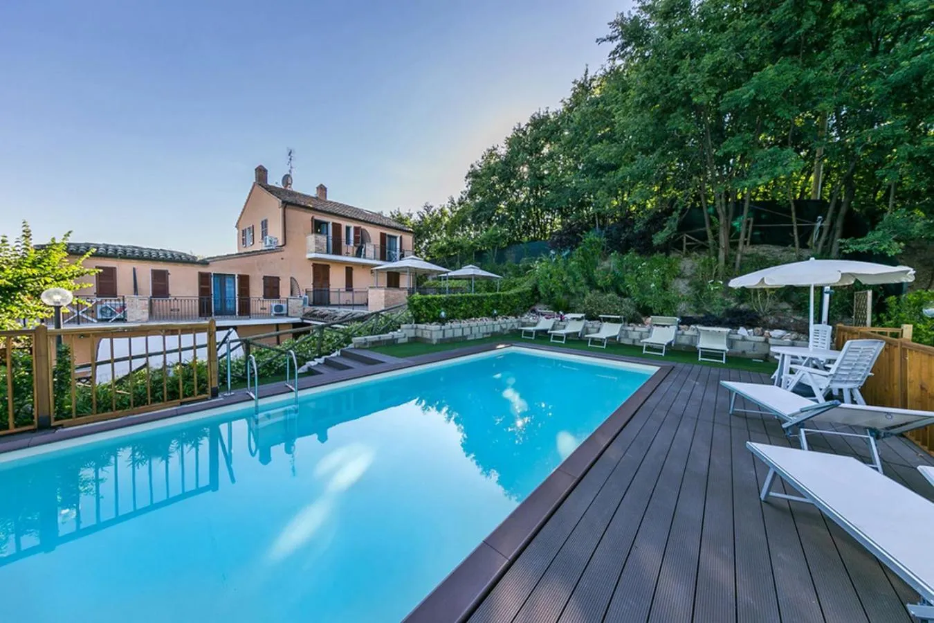 Property building in La casa di Carla