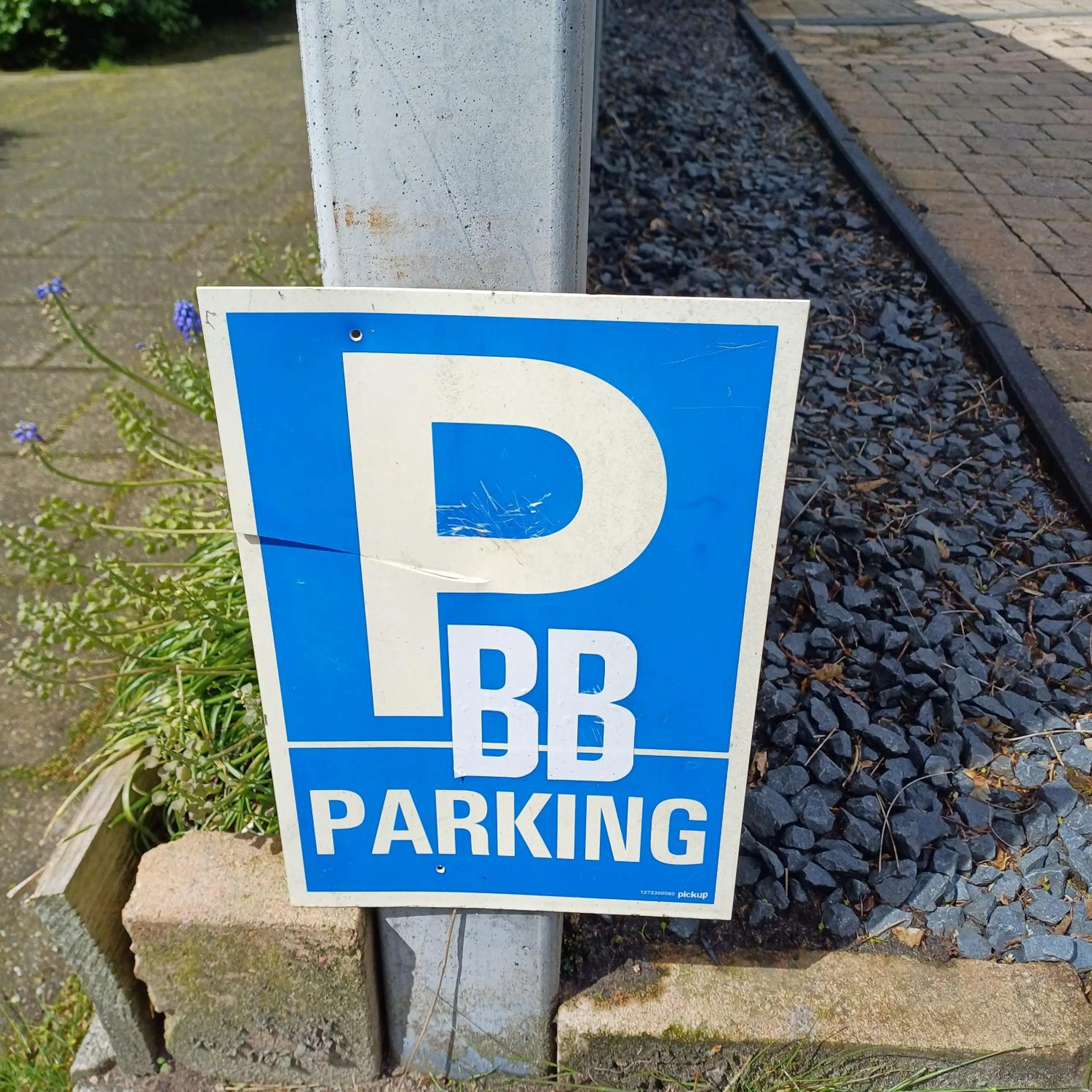 Parking in East Meets West Bed and Breakfast