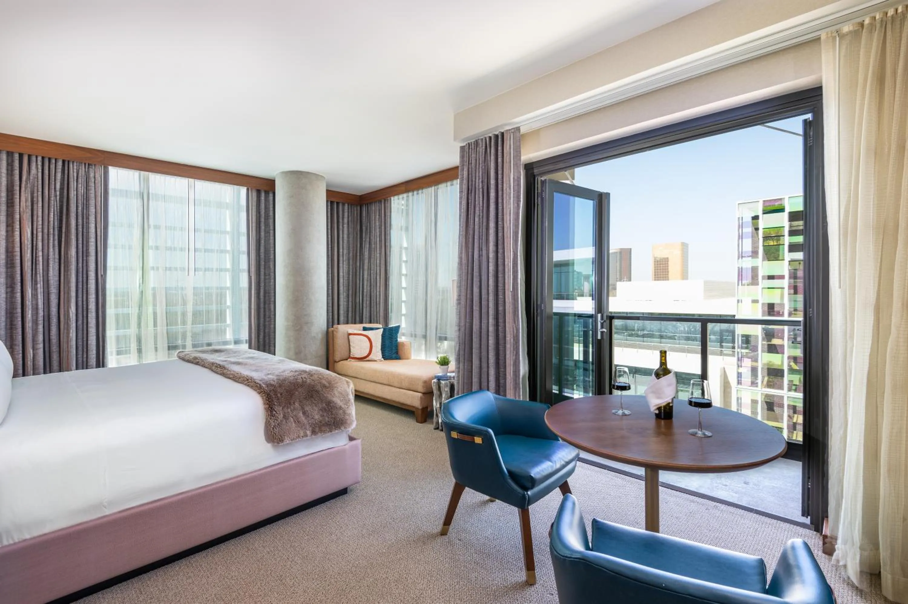 Balcony/Terrace, Bed in Drey Hotel