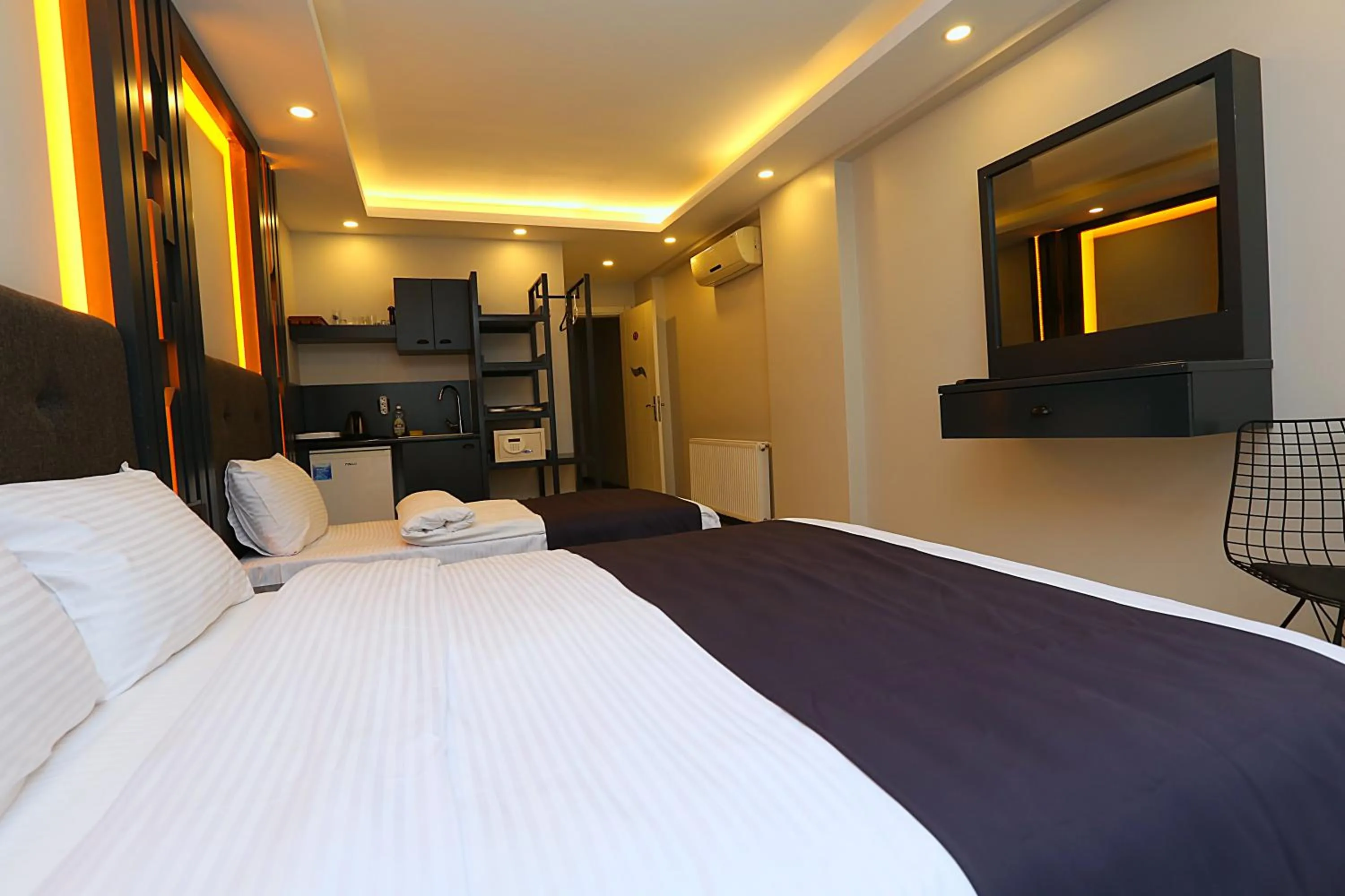 Bed in Istanbul Taksim Galata Tower King Suites and Hotel