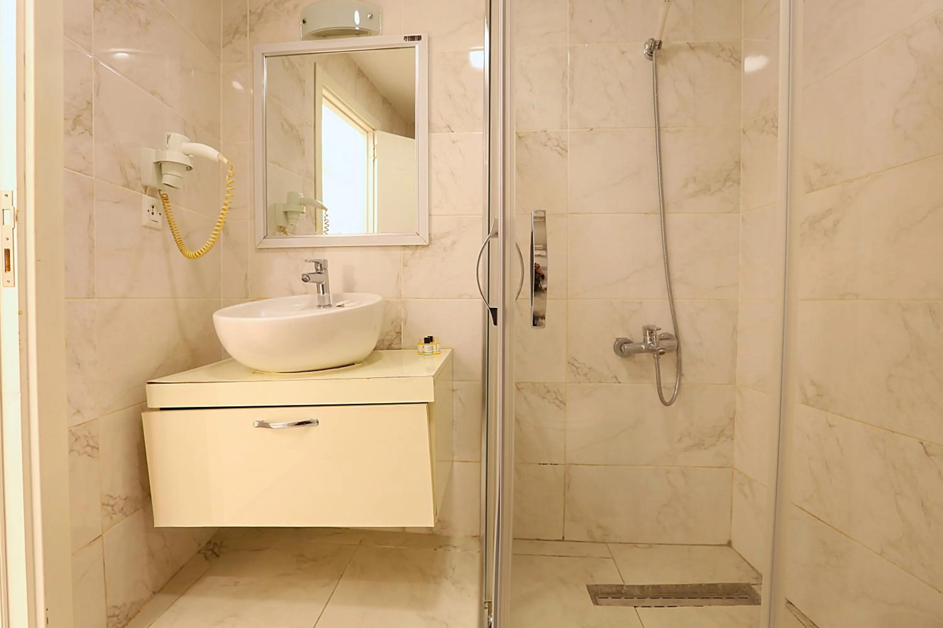 Shower in Istanbul Taksim Galata Tower King Suites and Hotel
