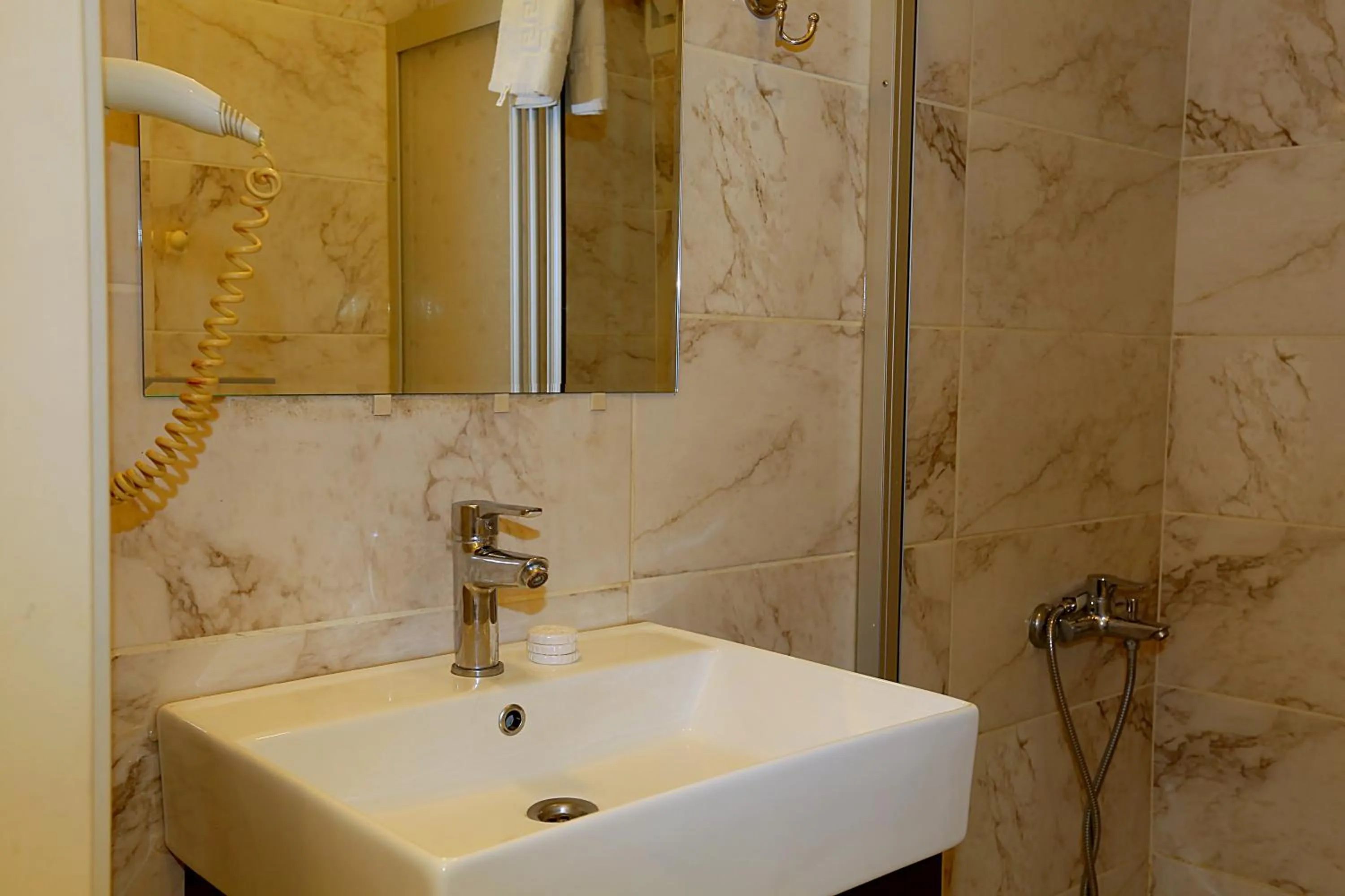 Shower in Istanbul Taksim Galata Tower King Suites and Hotel