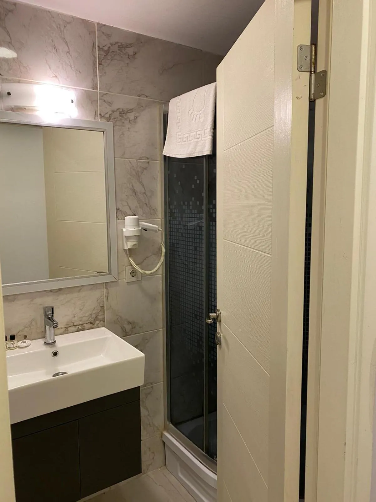 Shower in Istanbul Taksim Galata Tower King Suites and Hotel