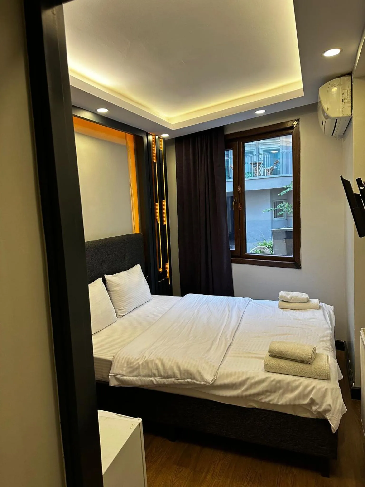 Bed in Istanbul Taksim Galata Tower King Suites and Hotel