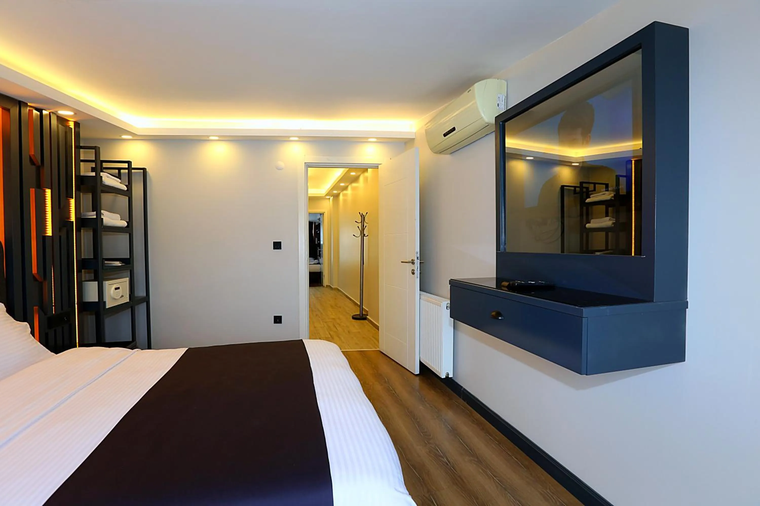 Bed in Istanbul Taksim Galata Tower King Suites and Hotel