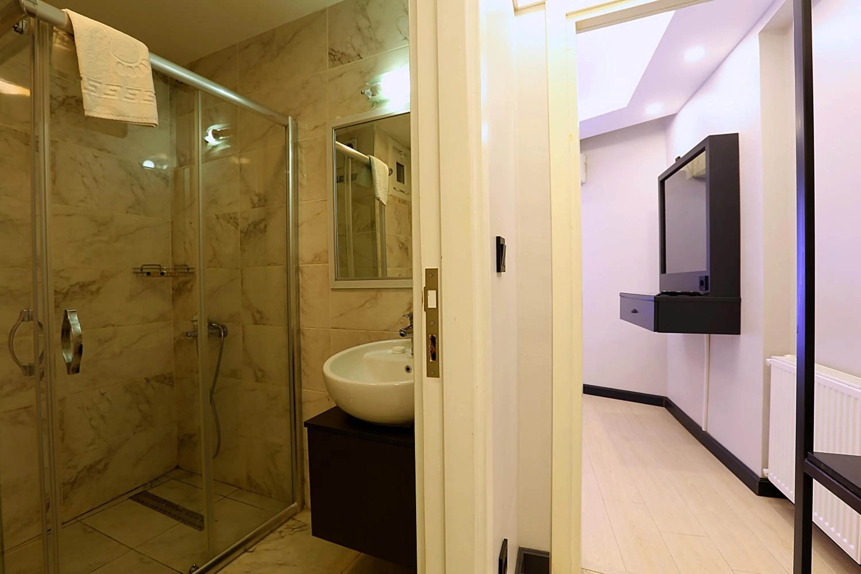 Bathroom in Istanbul Taksim Galata Tower King Suites and Hotel
