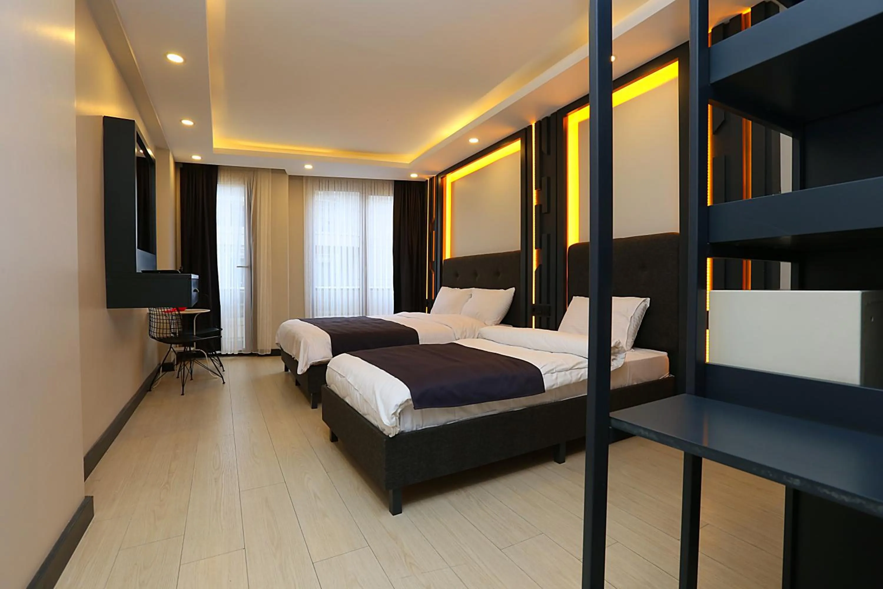 Bed in Istanbul Taksim Galata Tower King Suites and Hotel