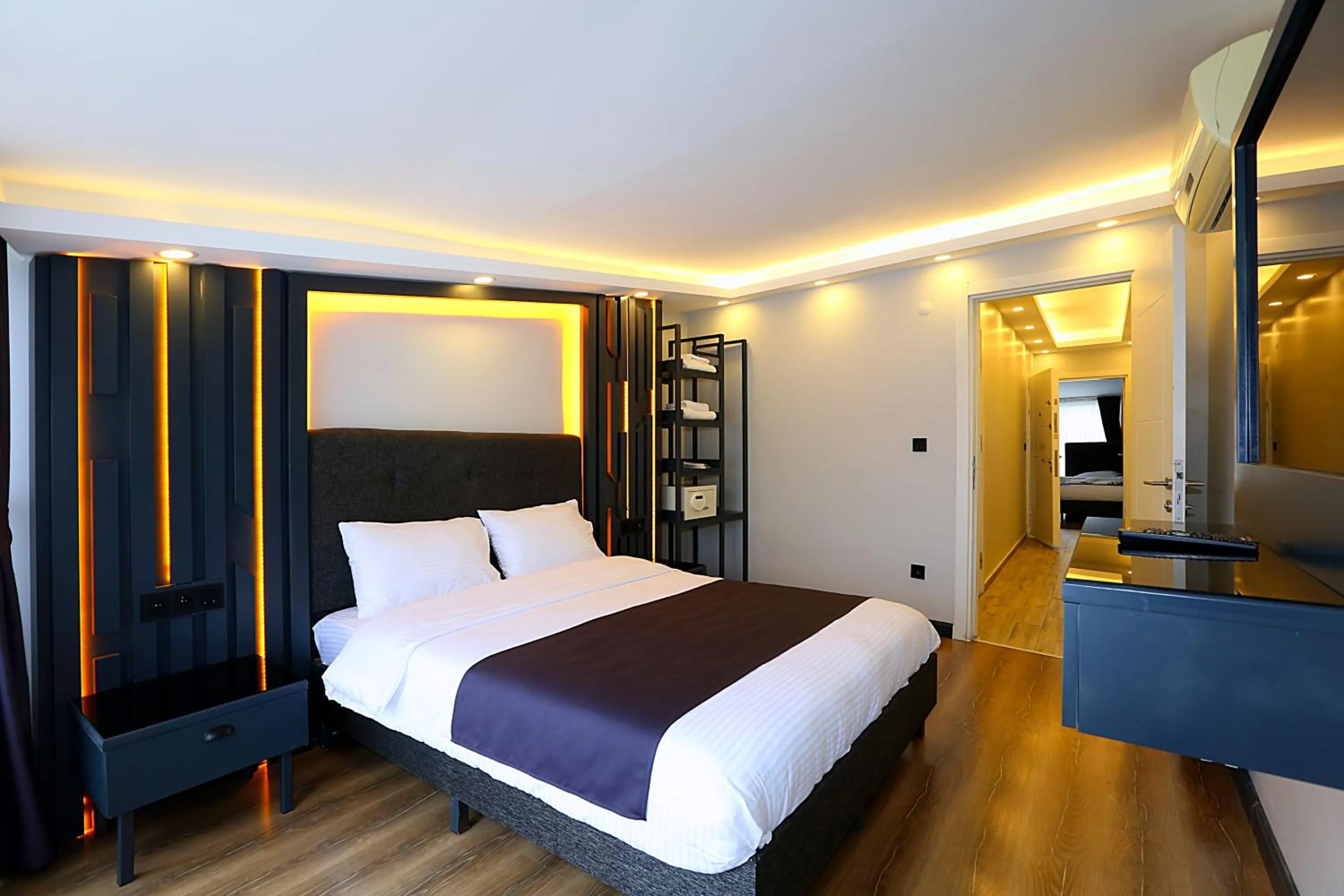 Bed in Istanbul Taksim Galata Tower King Suites and Hotel