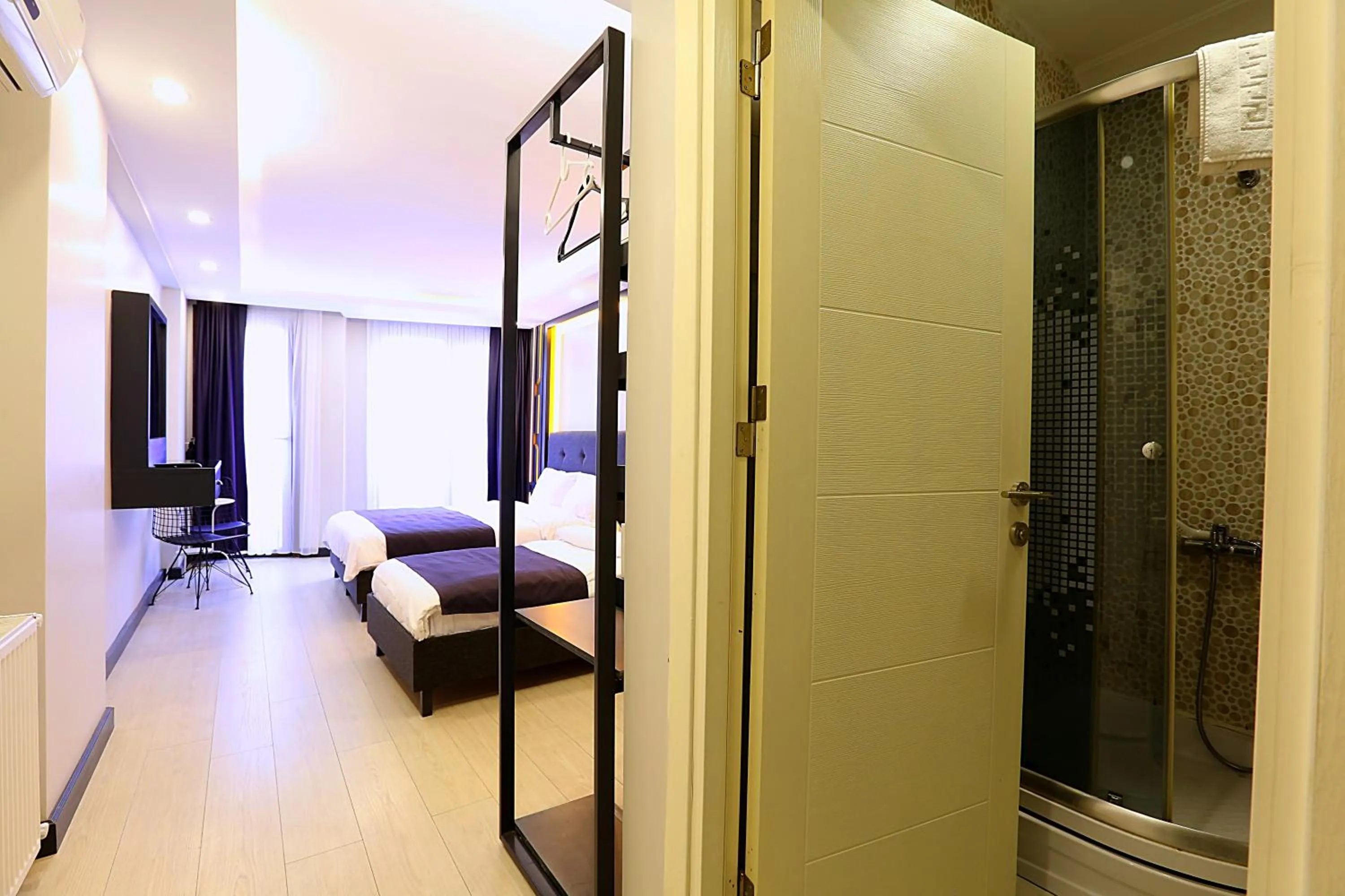 Bed in Istanbul Taksim Galata Tower King Suites and Hotel