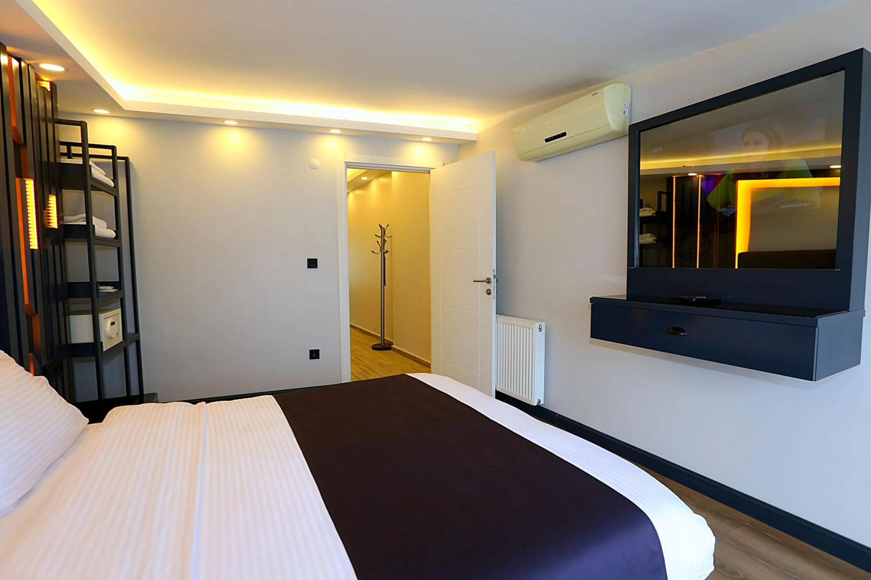 Bed in Istanbul Taksim Galata Tower King Suites and Hotel