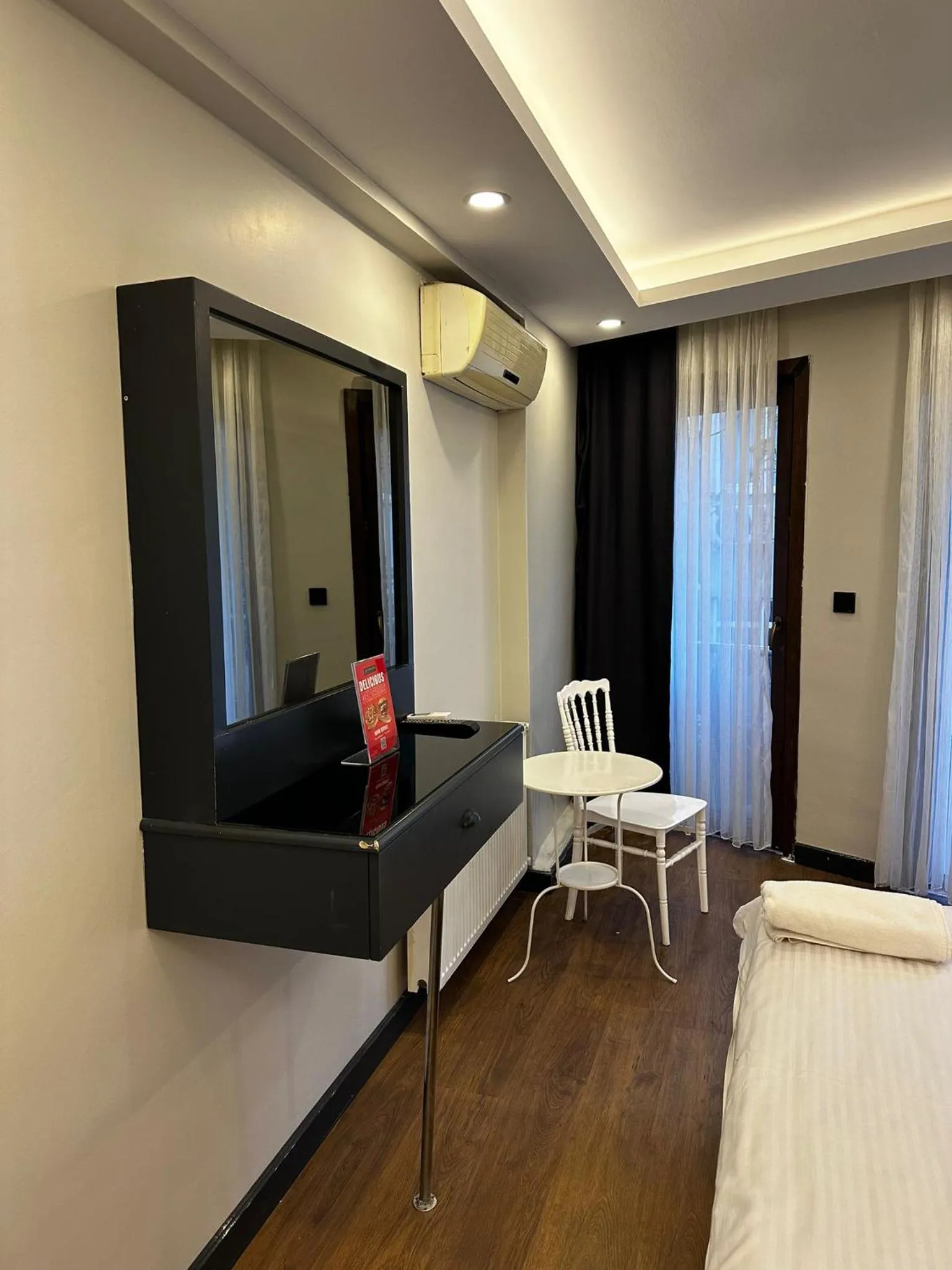 Bed in Istanbul Taksim Galata Tower King Suites and Hotel