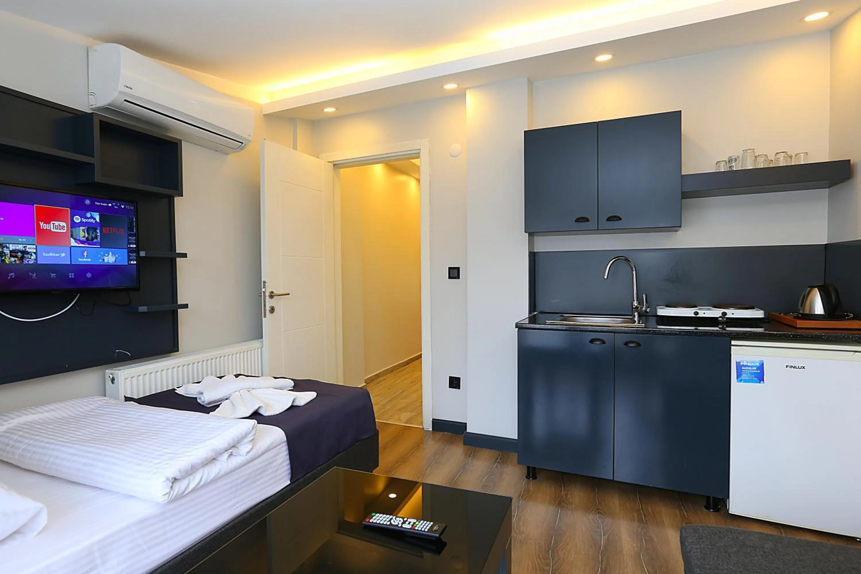 Bed in Istanbul Taksim Galata Tower King Suites and Hotel