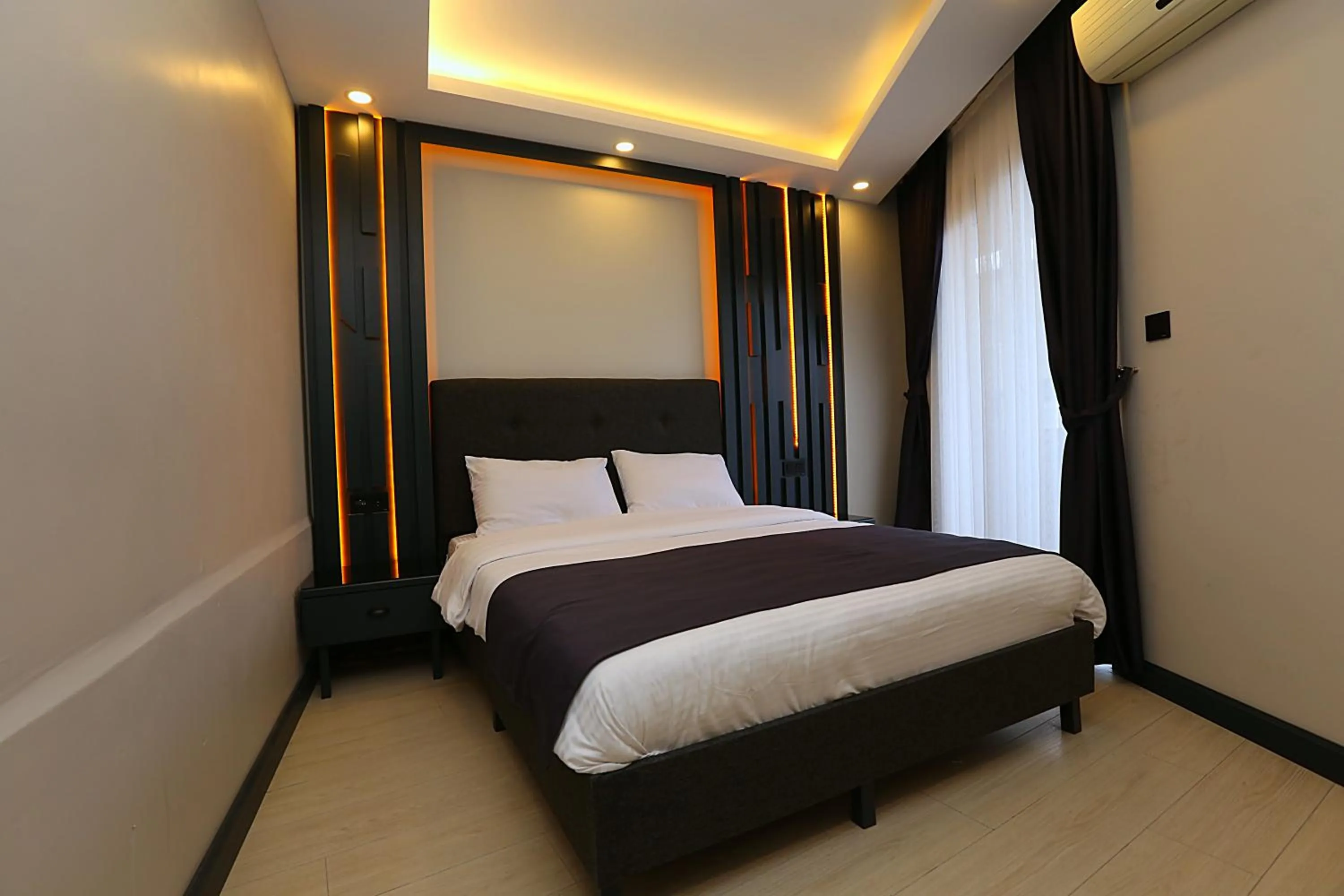 Bed in Istanbul Taksim Galata Tower King Suites and Hotel