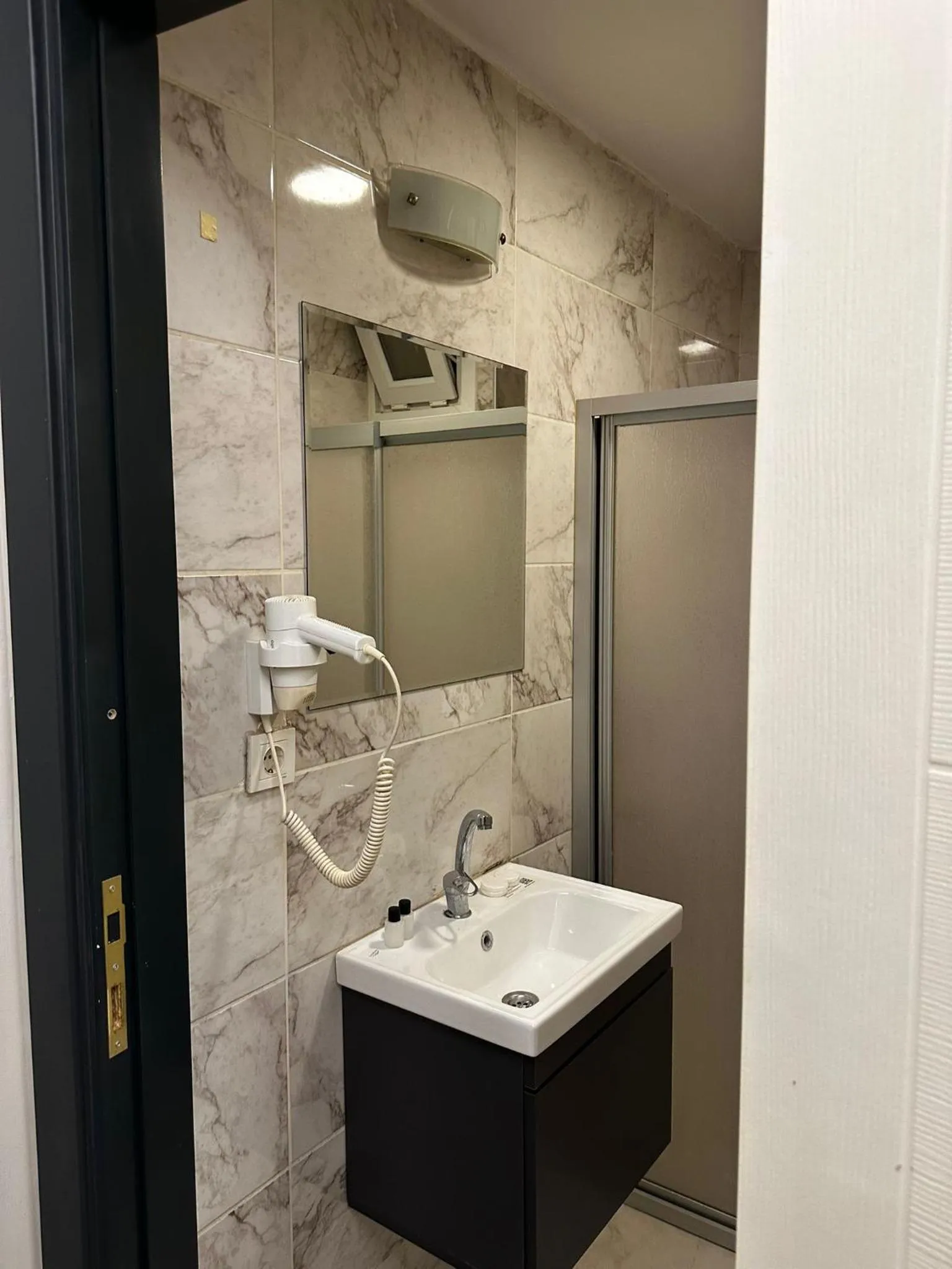 Shower in Istanbul Taksim Galata Tower King Suites and Hotel