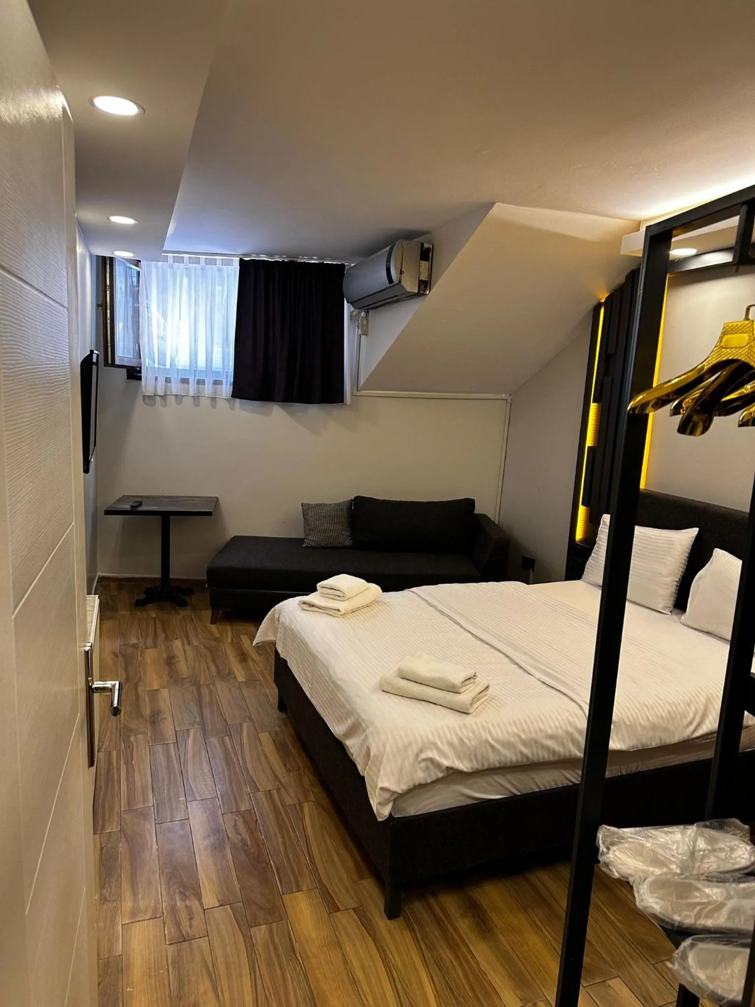 Bed in Istanbul Taksim Galata Tower King Suites and Hotel