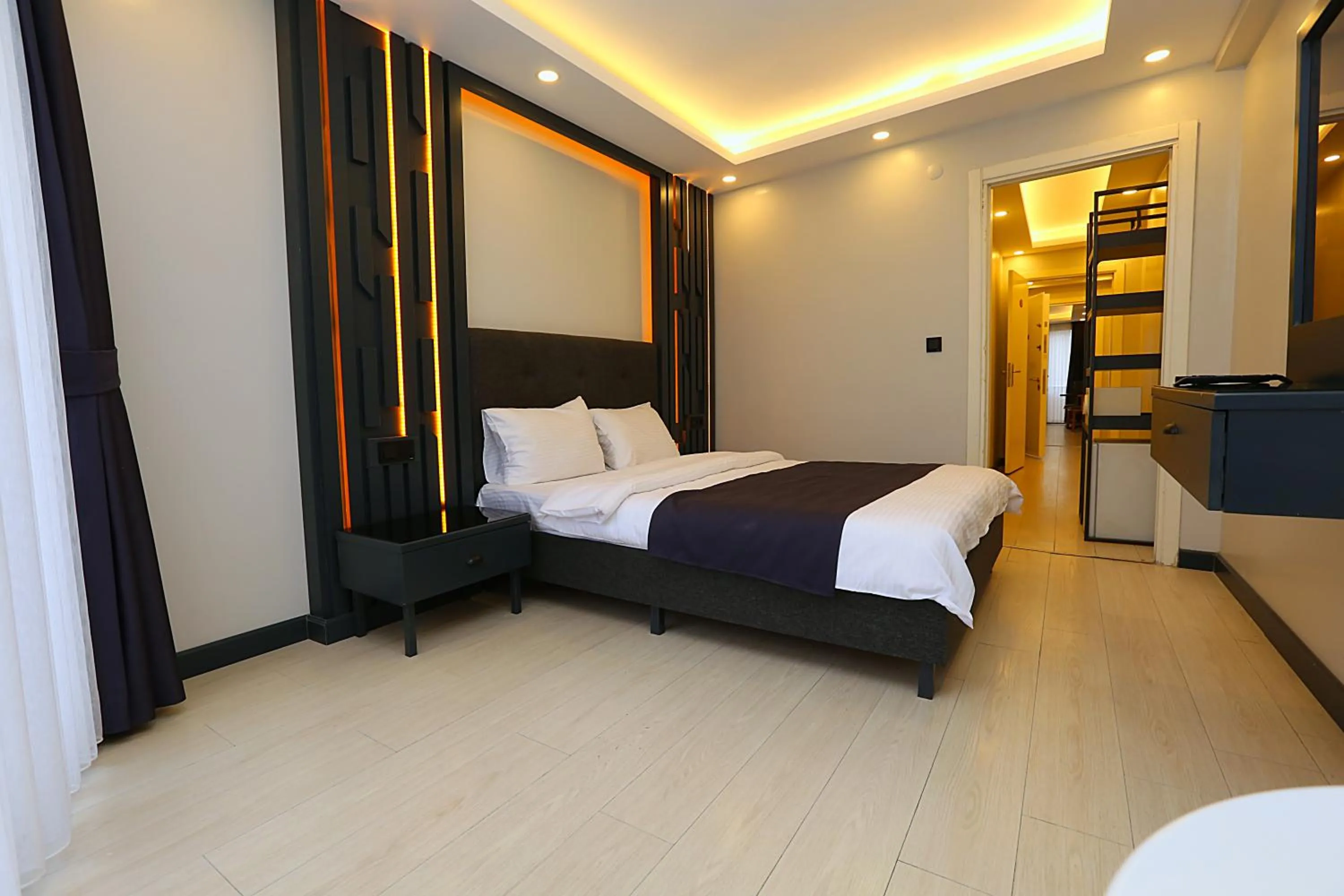 Bed in Istanbul Taksim Galata Tower King Suites and Hotel