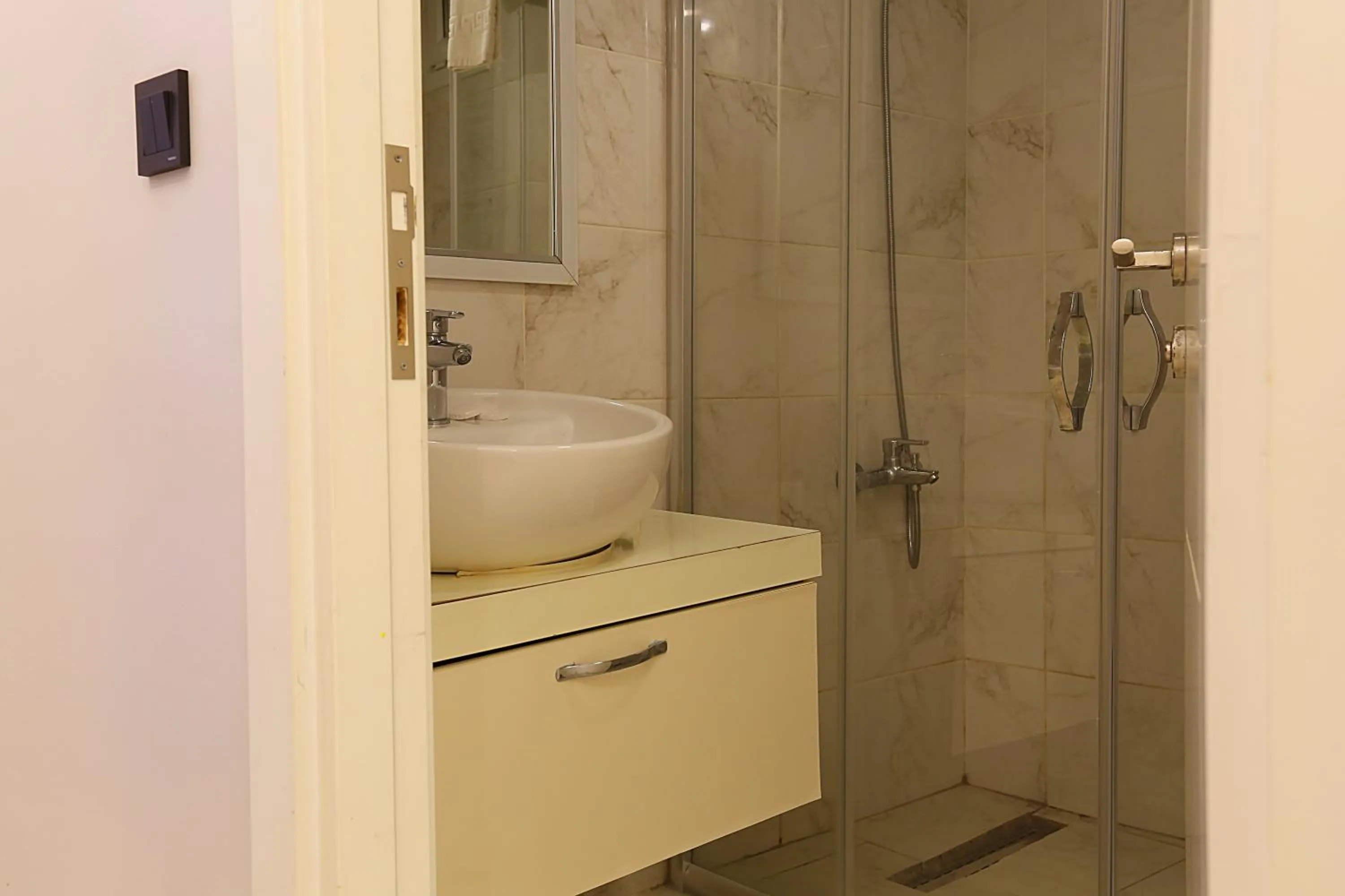 Shower in Istanbul Taksim Galata Tower King Suites and Hotel