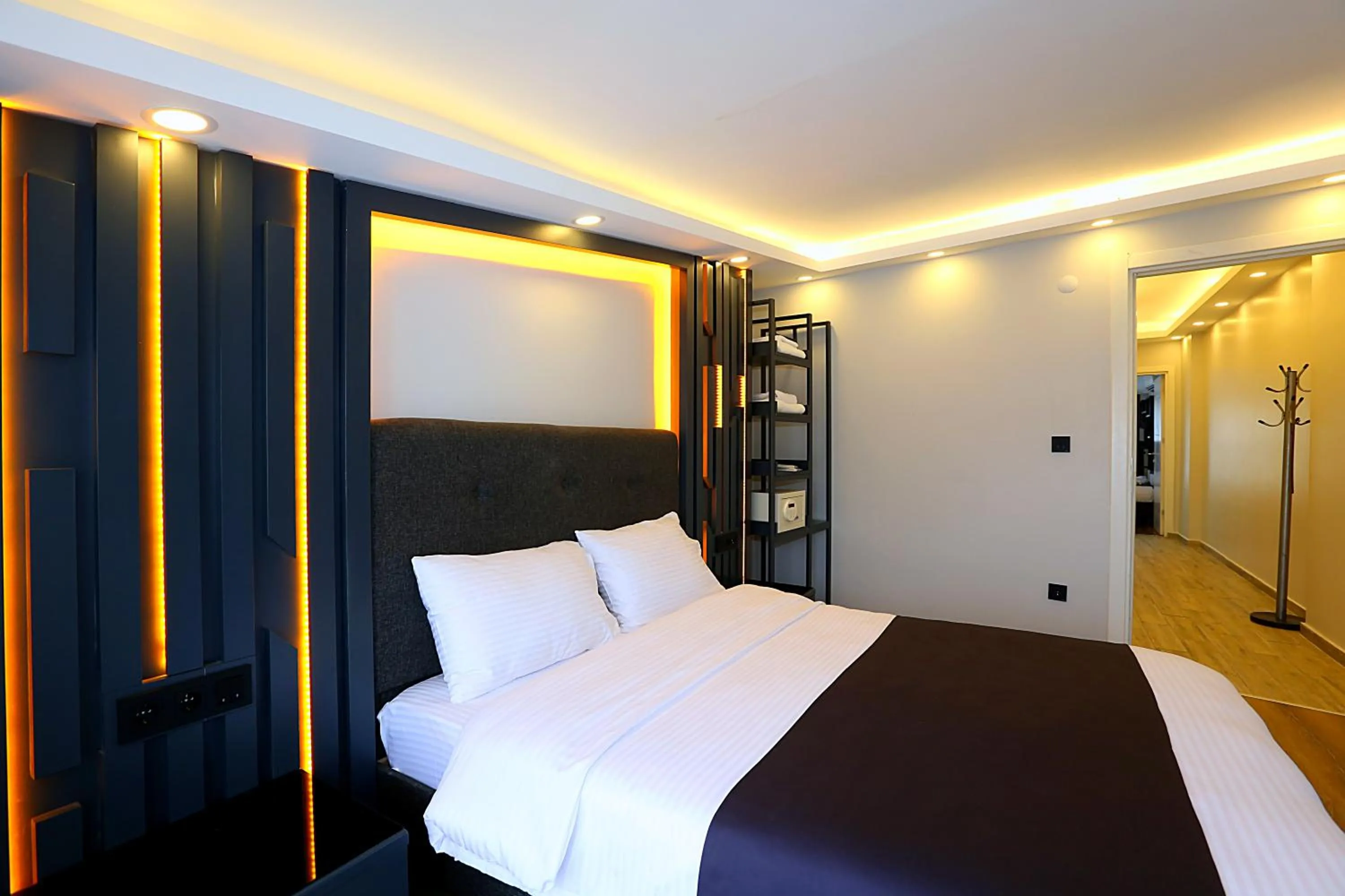 Bed in Istanbul Taksim Galata Tower King Suites and Hotel