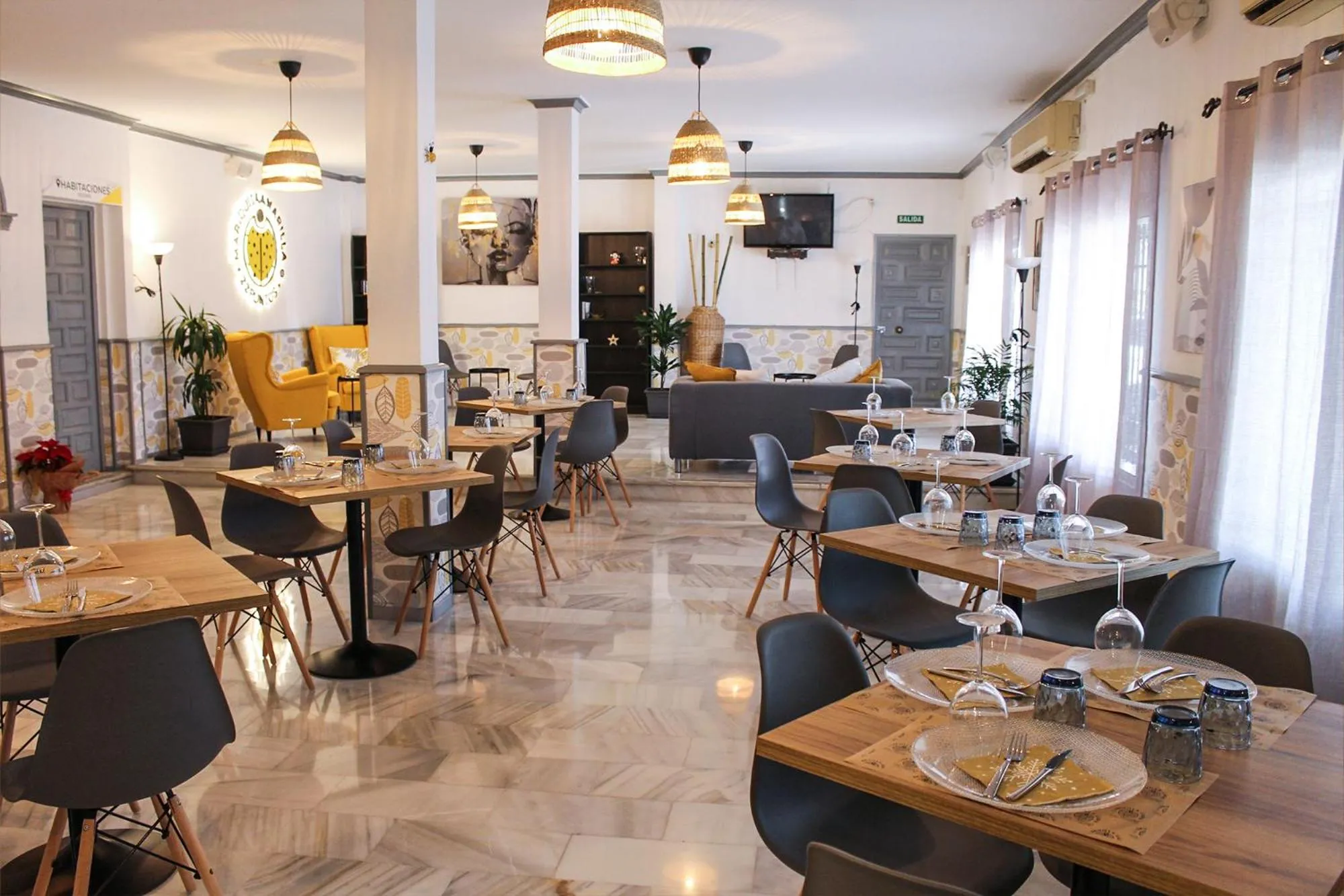 Restaurant/places to eat in Hotel Restaurante Vía Sevilla - Cádiz by MA 22 Puntos