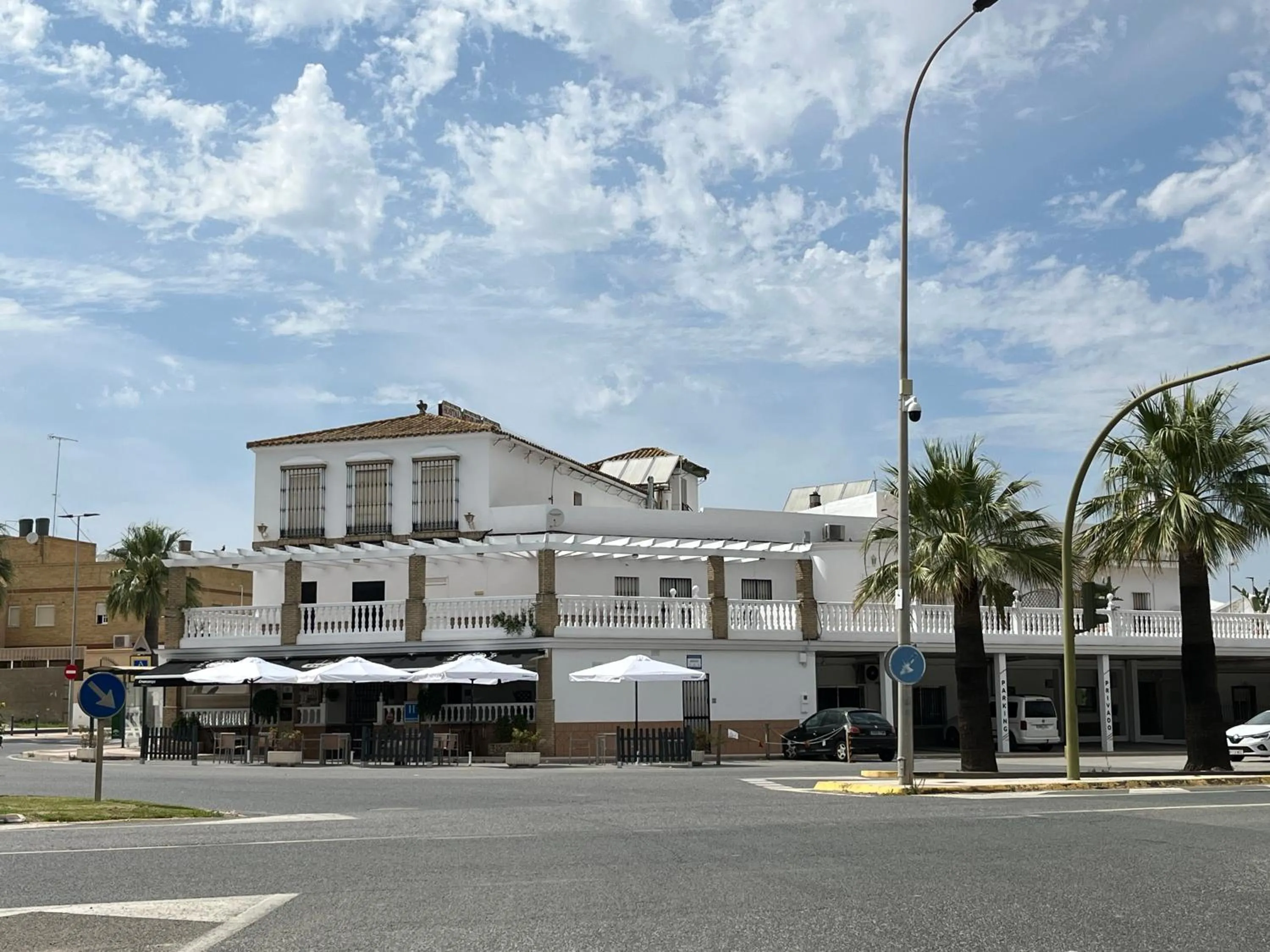 Property building in Hotel Restaurante Vía Sevilla - Cádiz by MA 22 Puntos