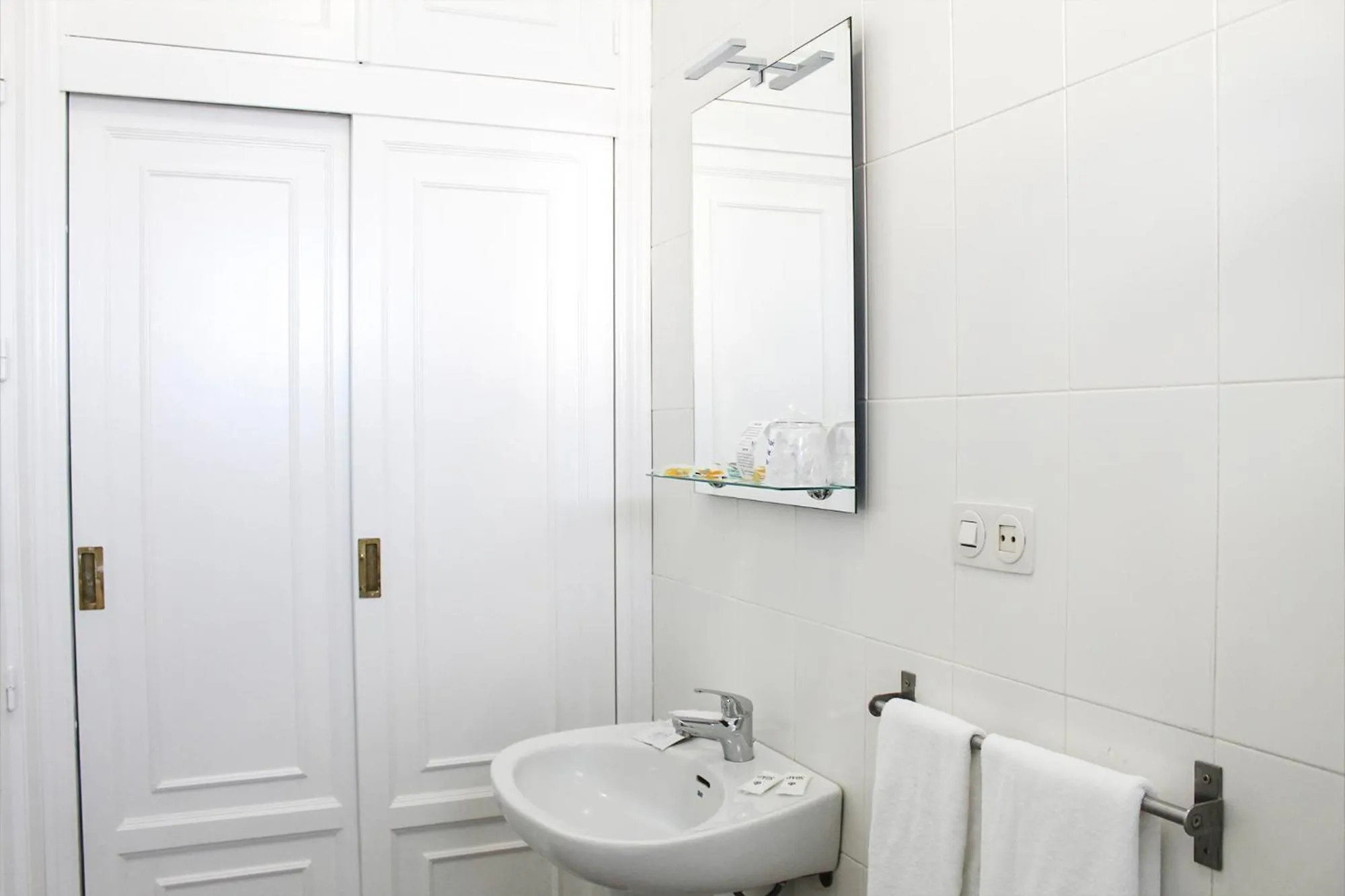 Bathroom in Hotel Restaurante Vía Sevilla - Cádiz by MA 22 Puntos