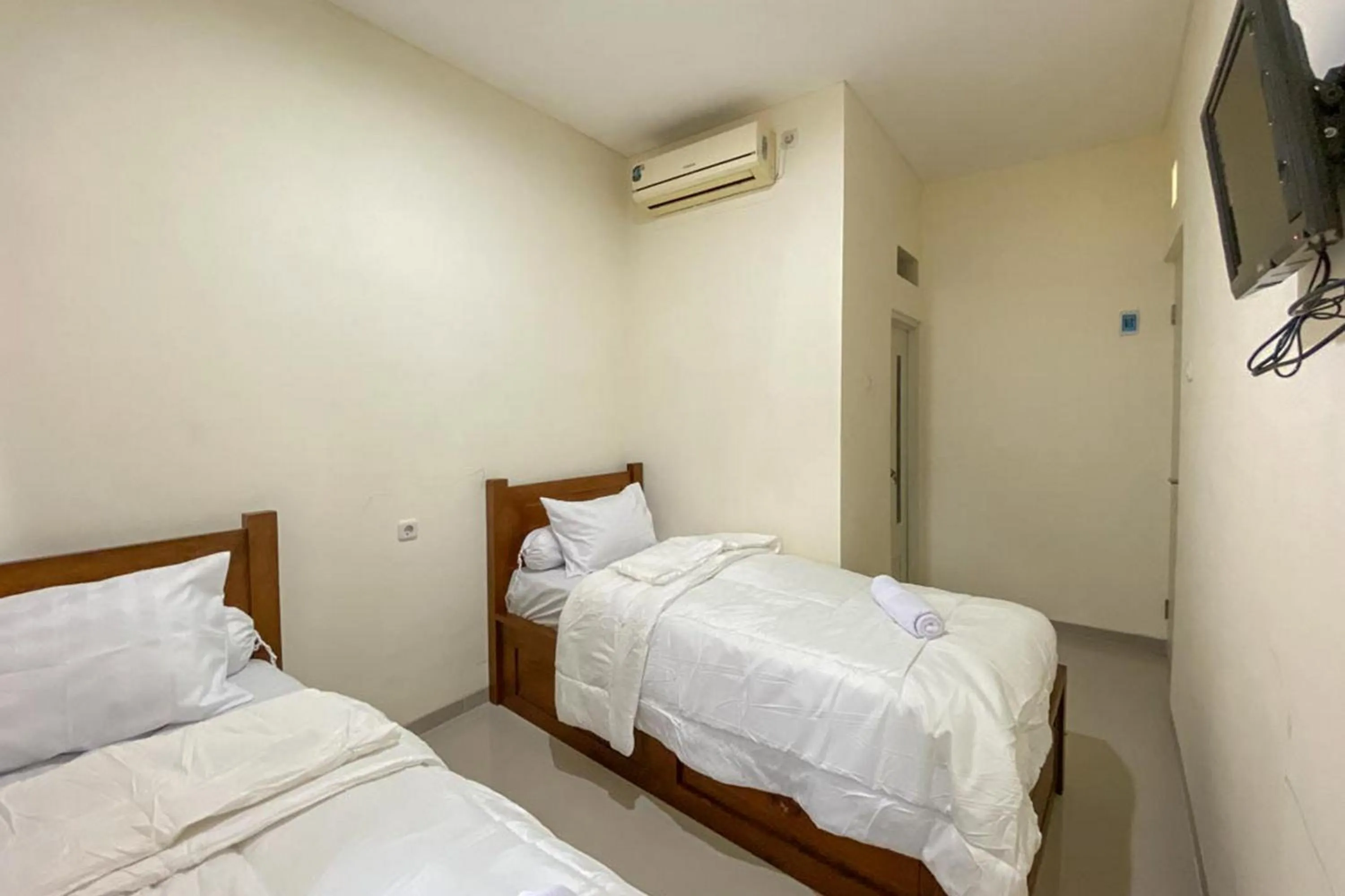 Bed in Nipa Guest House near Universitas Widyagama Mitra RedDoorz