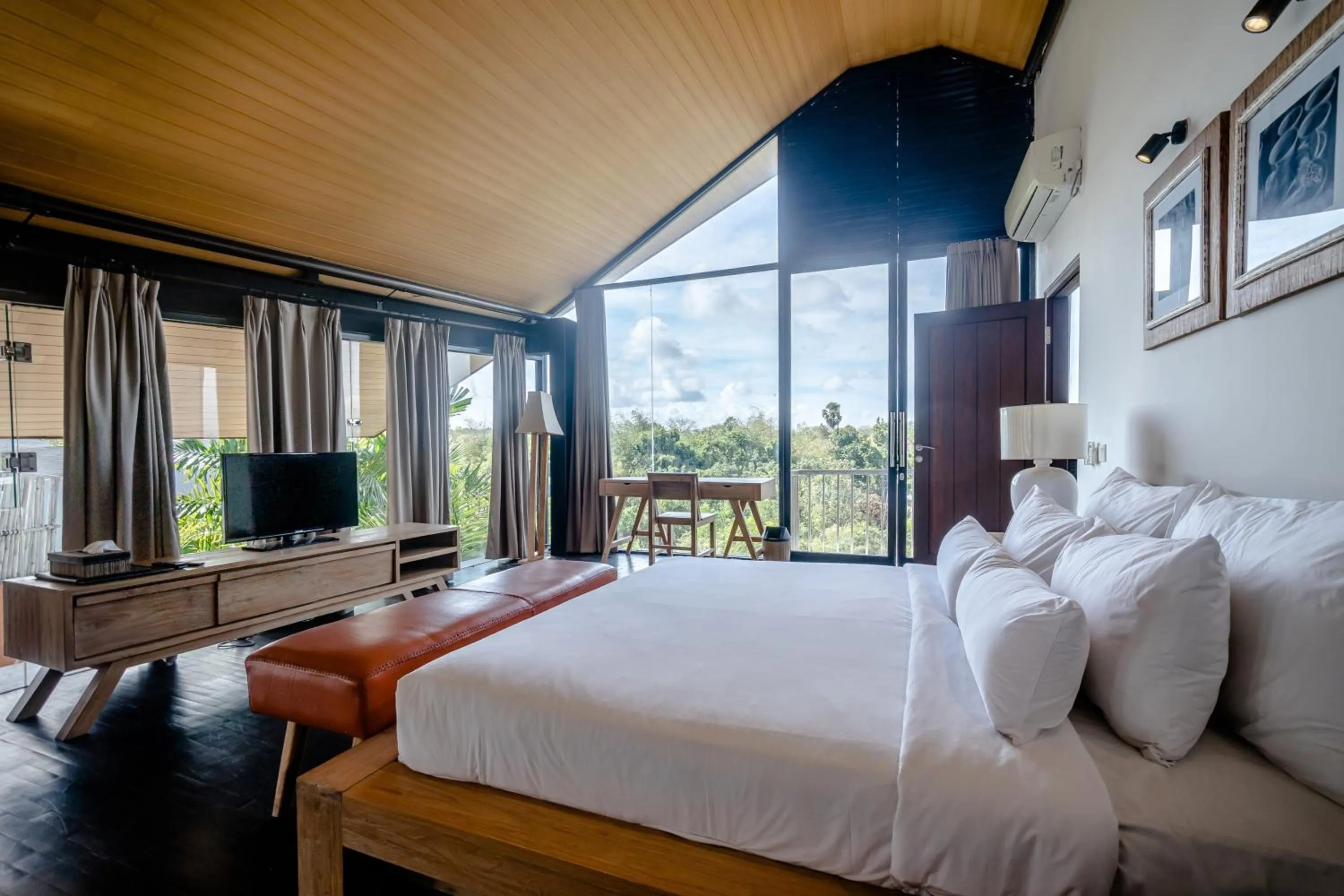 Bedroom, Bed in Gioheven Villa
