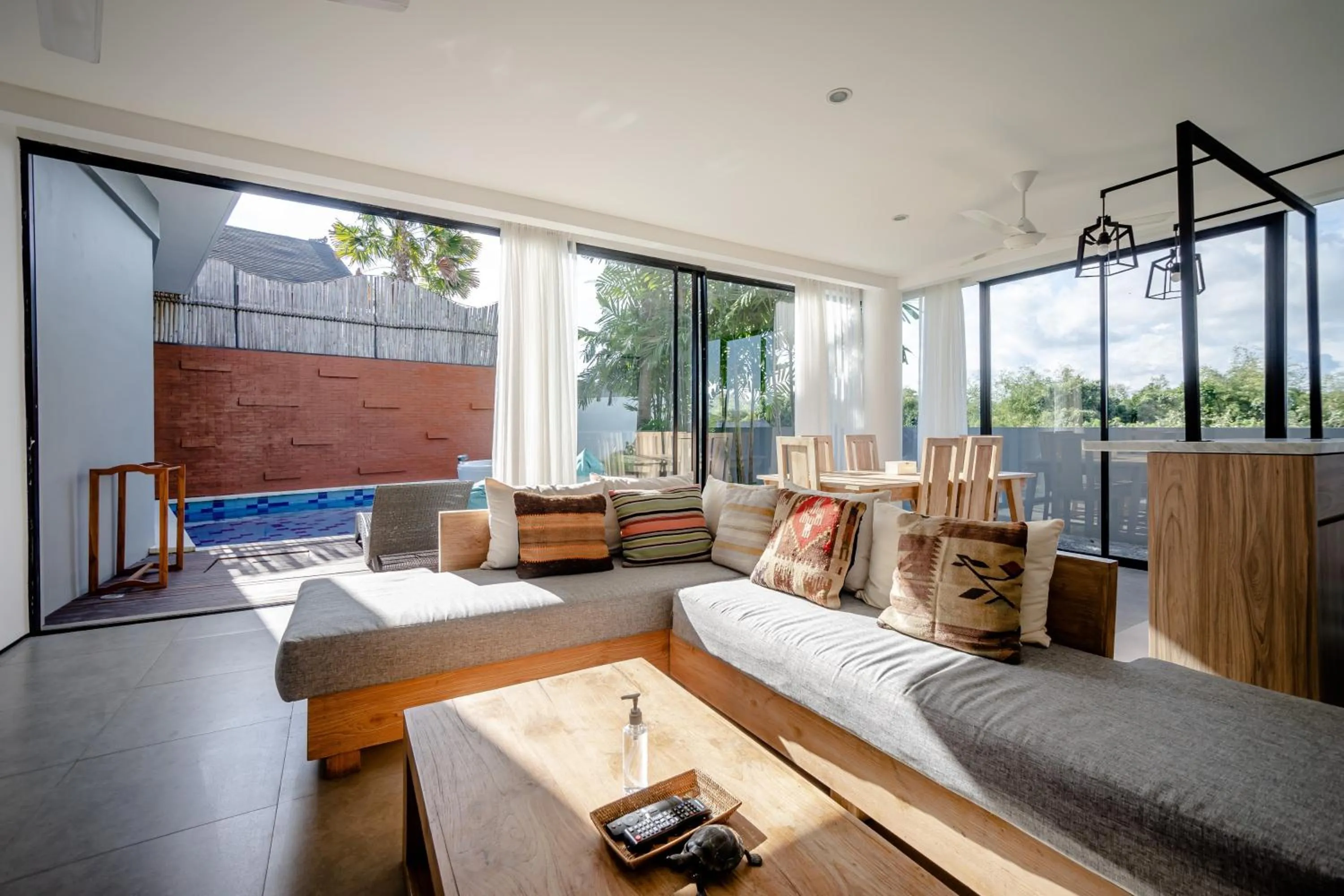 Living room, Bed in Gioheven Villa