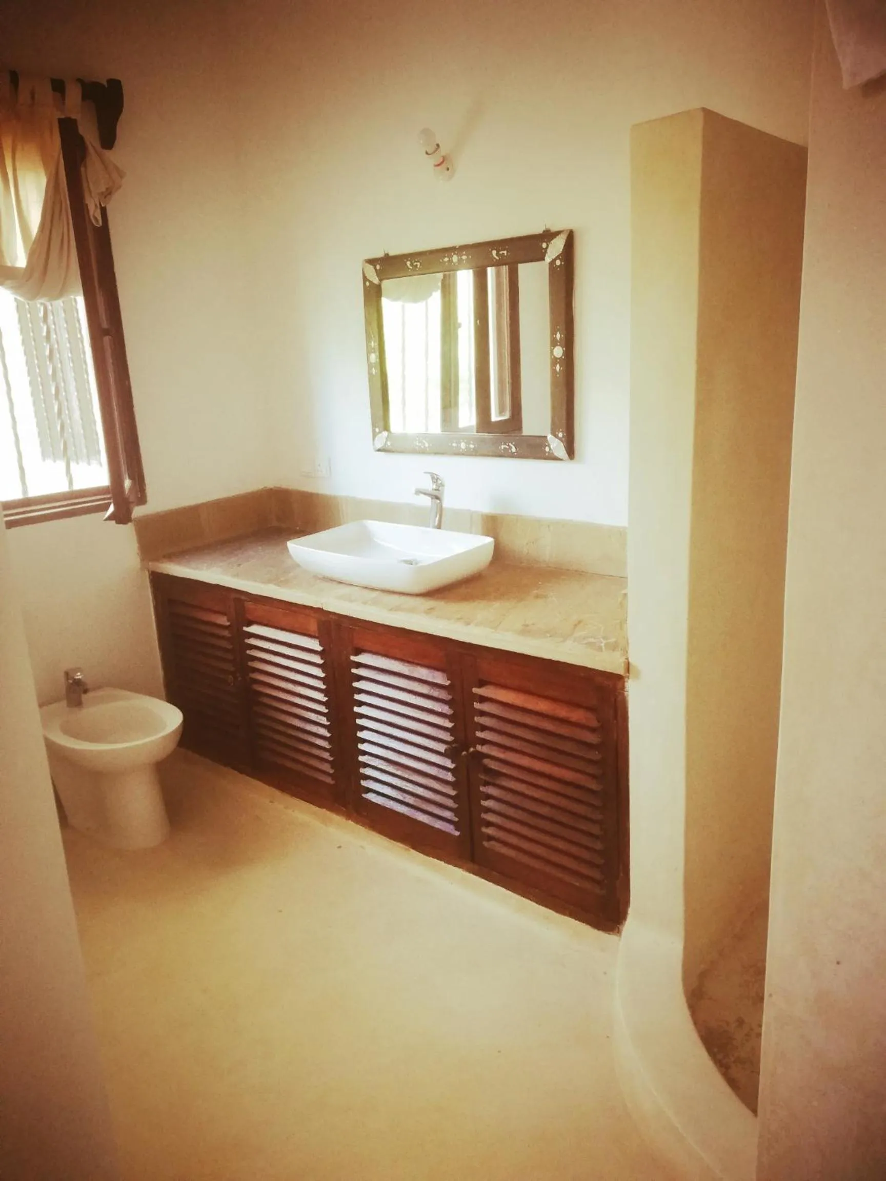 Toilet in Met Beach Resort Malindi