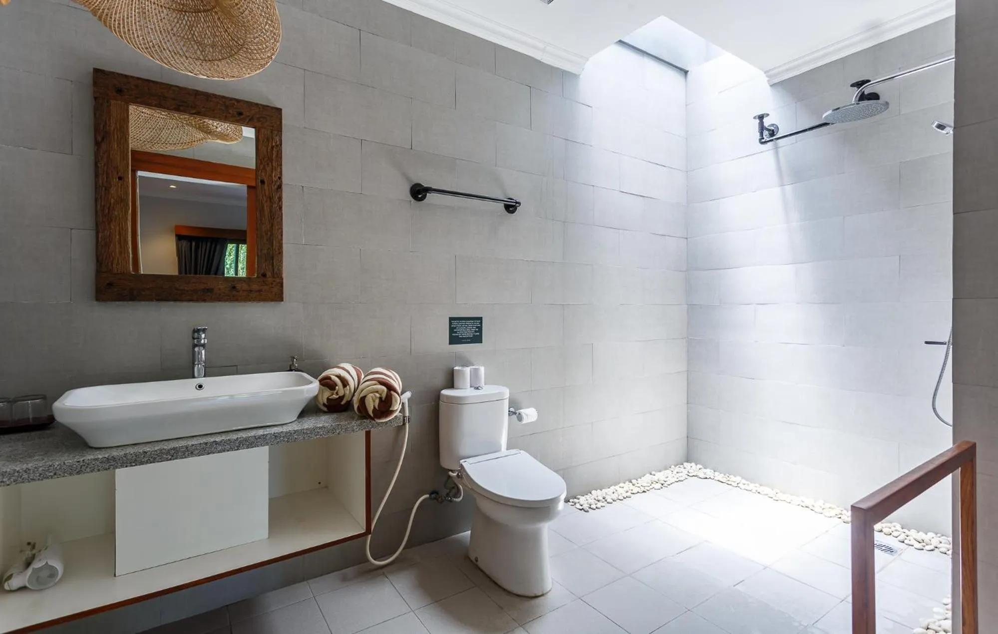 Shower in Canggu Hype