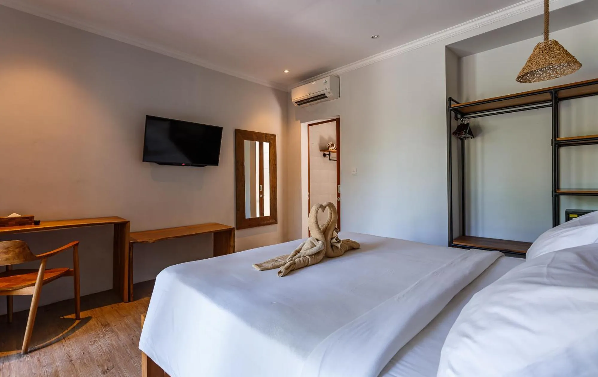 Superior Room with Bathtub in Canggu Hype