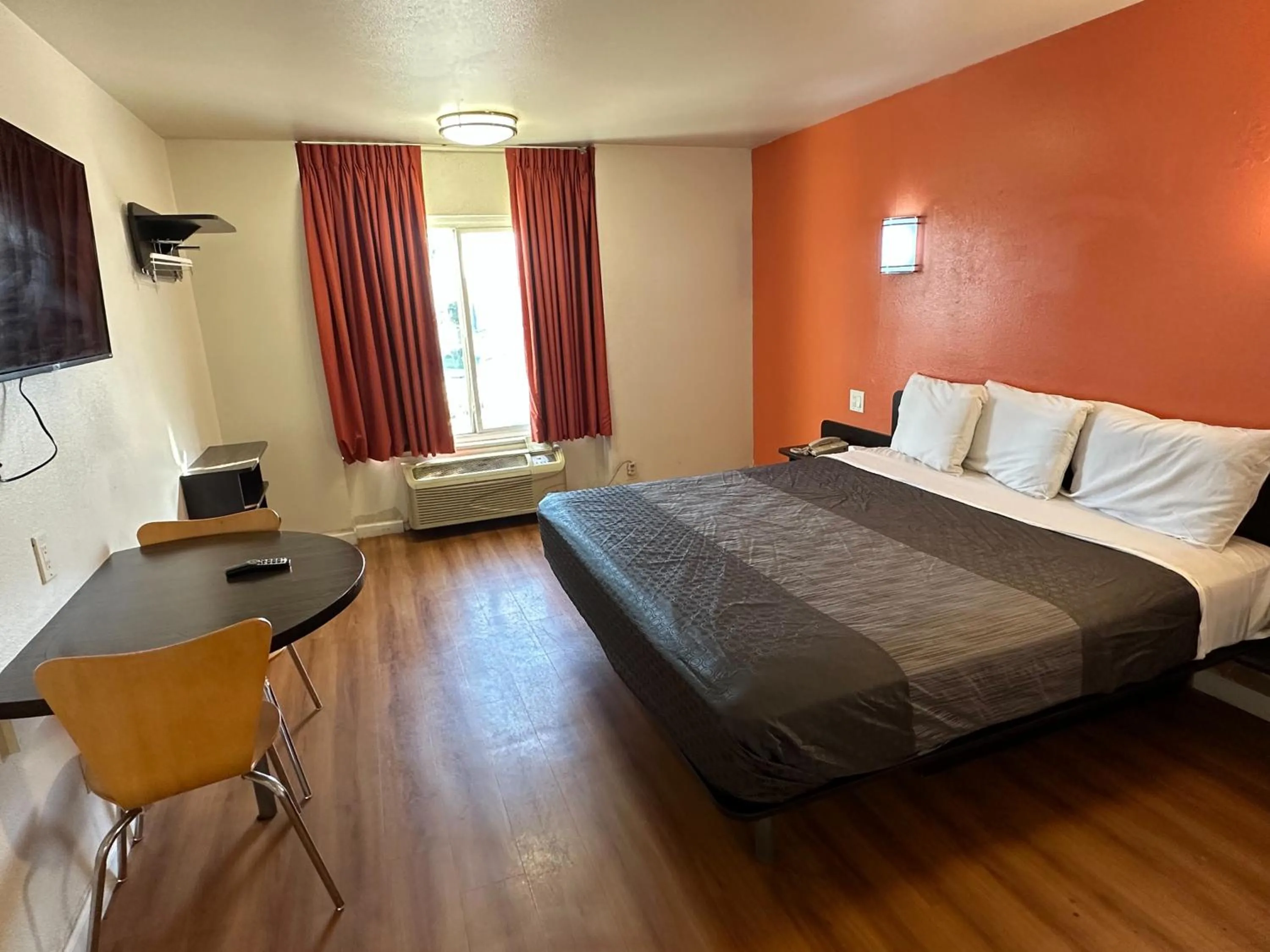 Bed in Beachside Inn