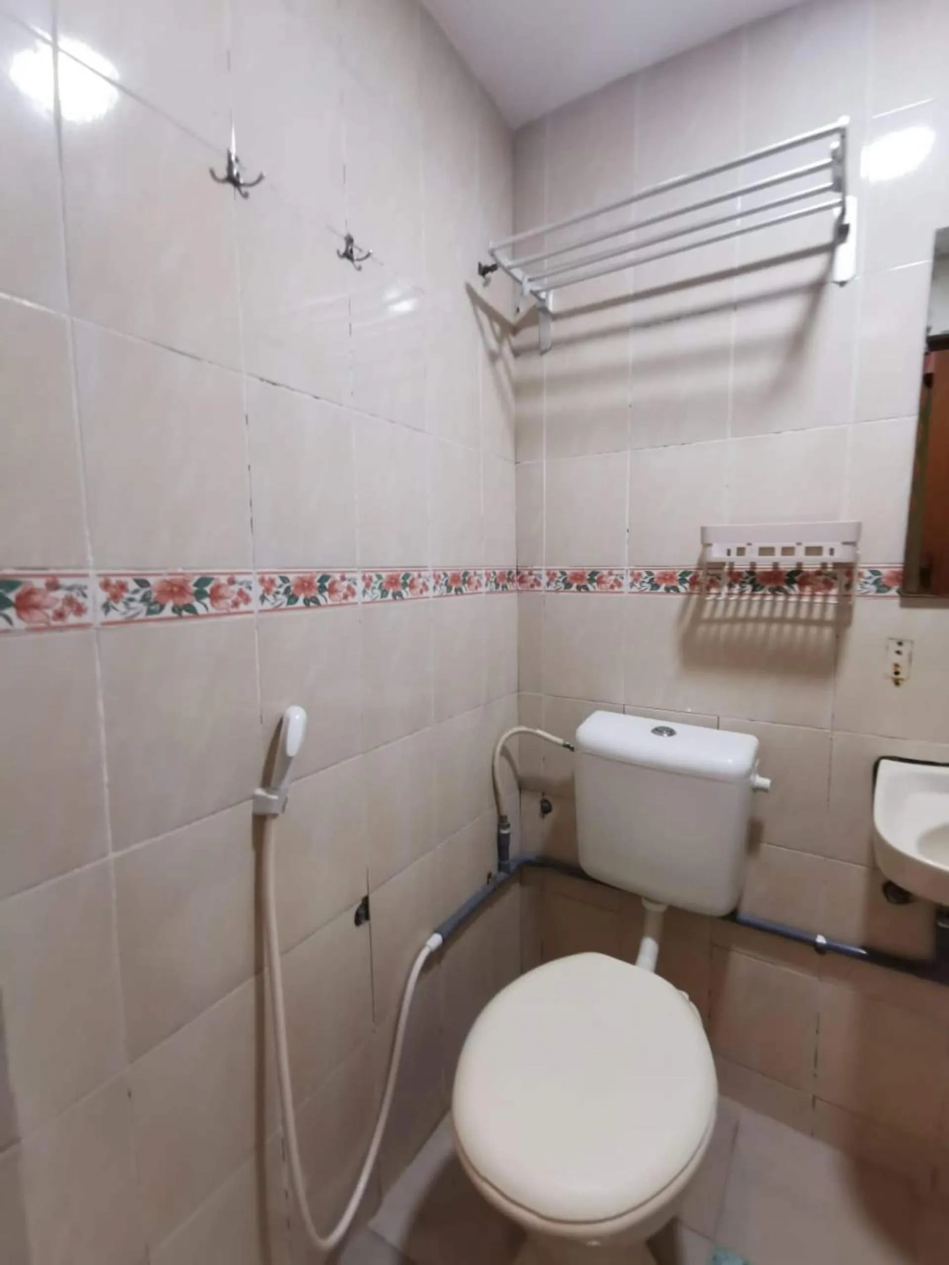 Bathroom in Hotel O My Seven Days Inn