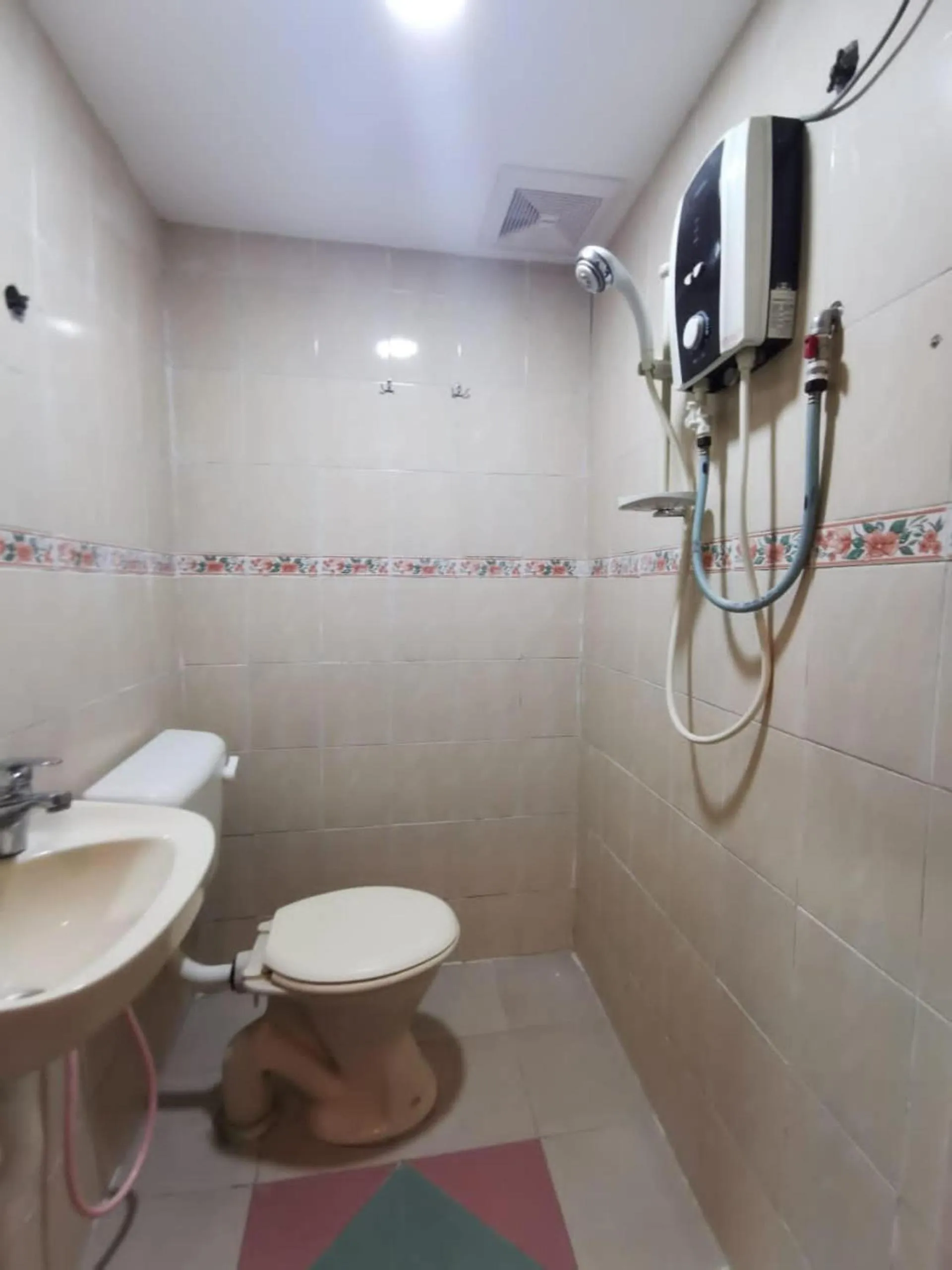 Bathroom in Hotel O My Seven Days Inn