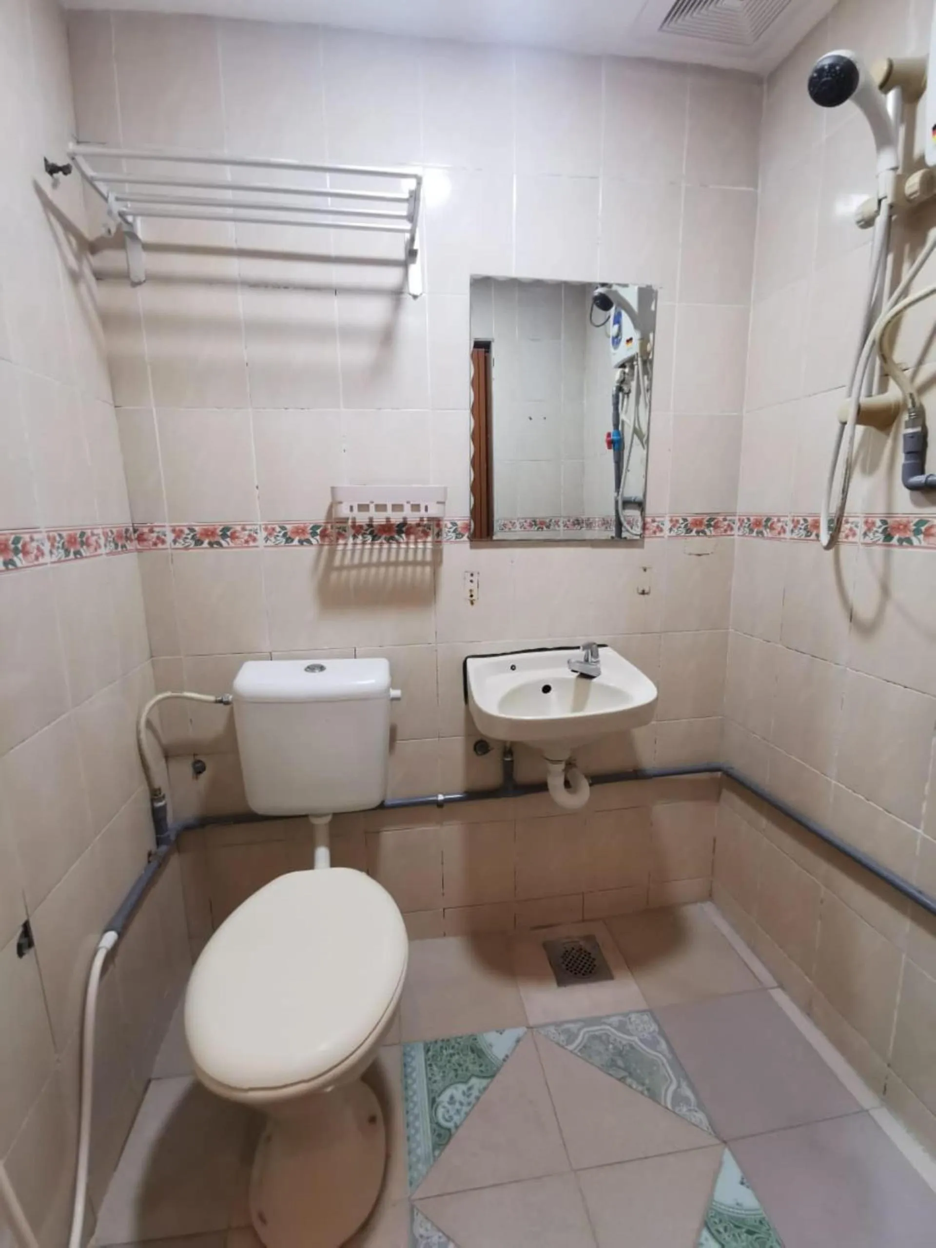 Bathroom in Hotel O My Seven Days Inn