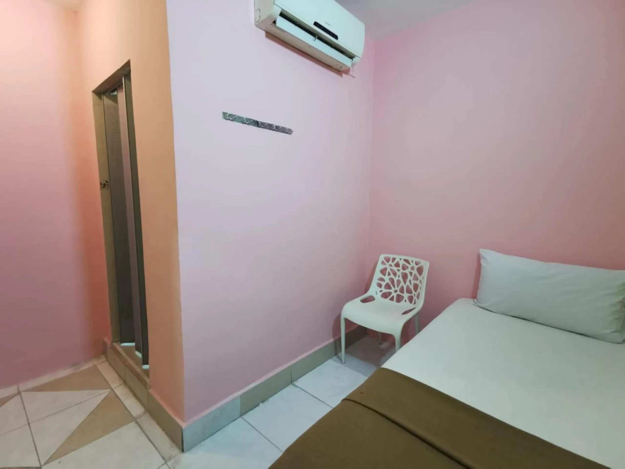 Bedroom, Bed in Hotel O My Seven Days Inn