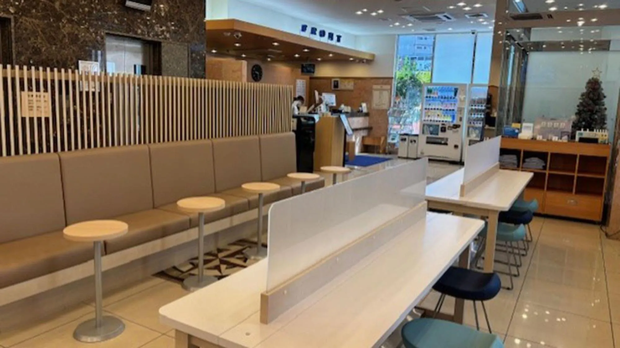 Lobby or reception in Toyoko Inn JR Yokohama sen Sagamihara Ekimae