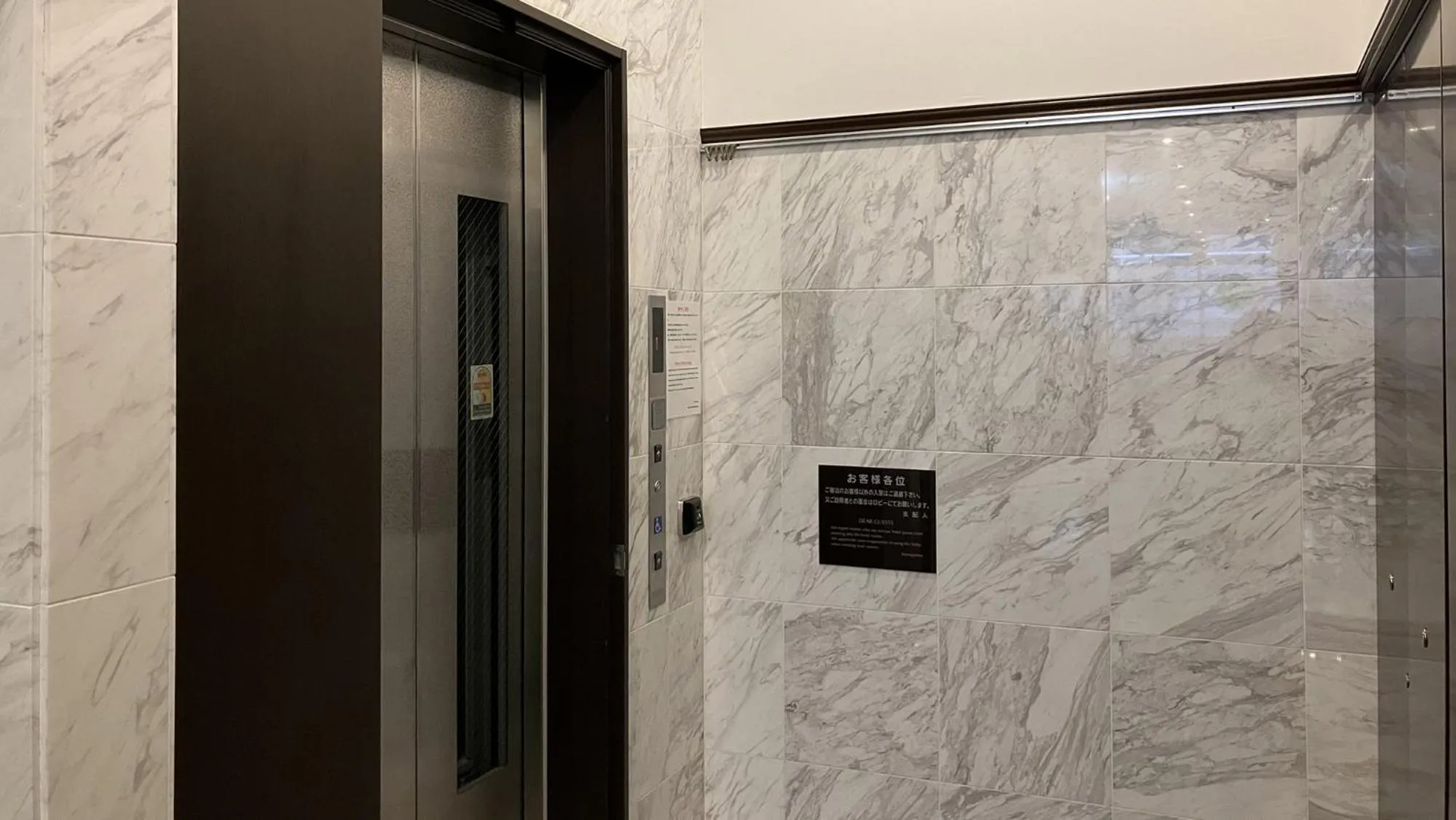 elevator in Toyoko Inn Tokyo Nihombashi Mitsukoshi Mae A4