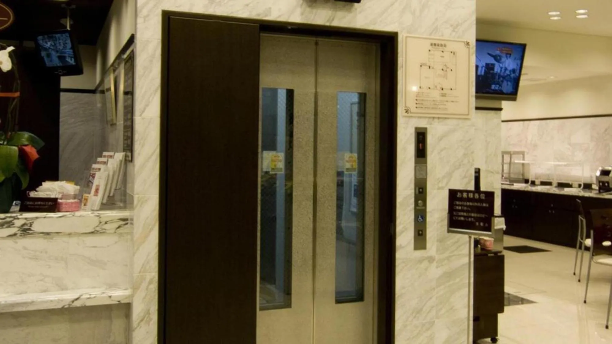 elevator in Toyoko Inn Shonan Chigasaki eki Kita guchi