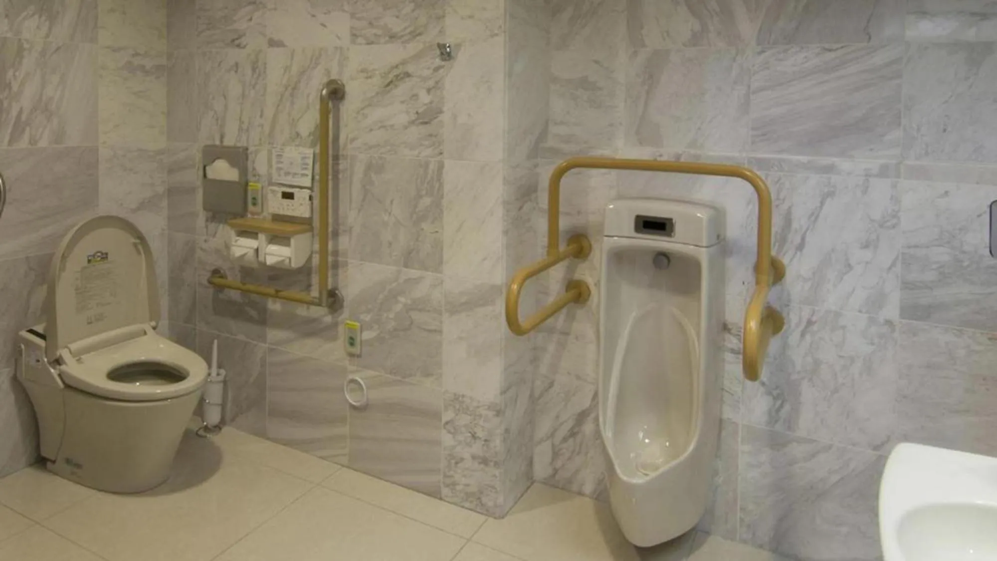 Bathroom in Toyoko Inn Shonan Chigasaki eki Kita guchi