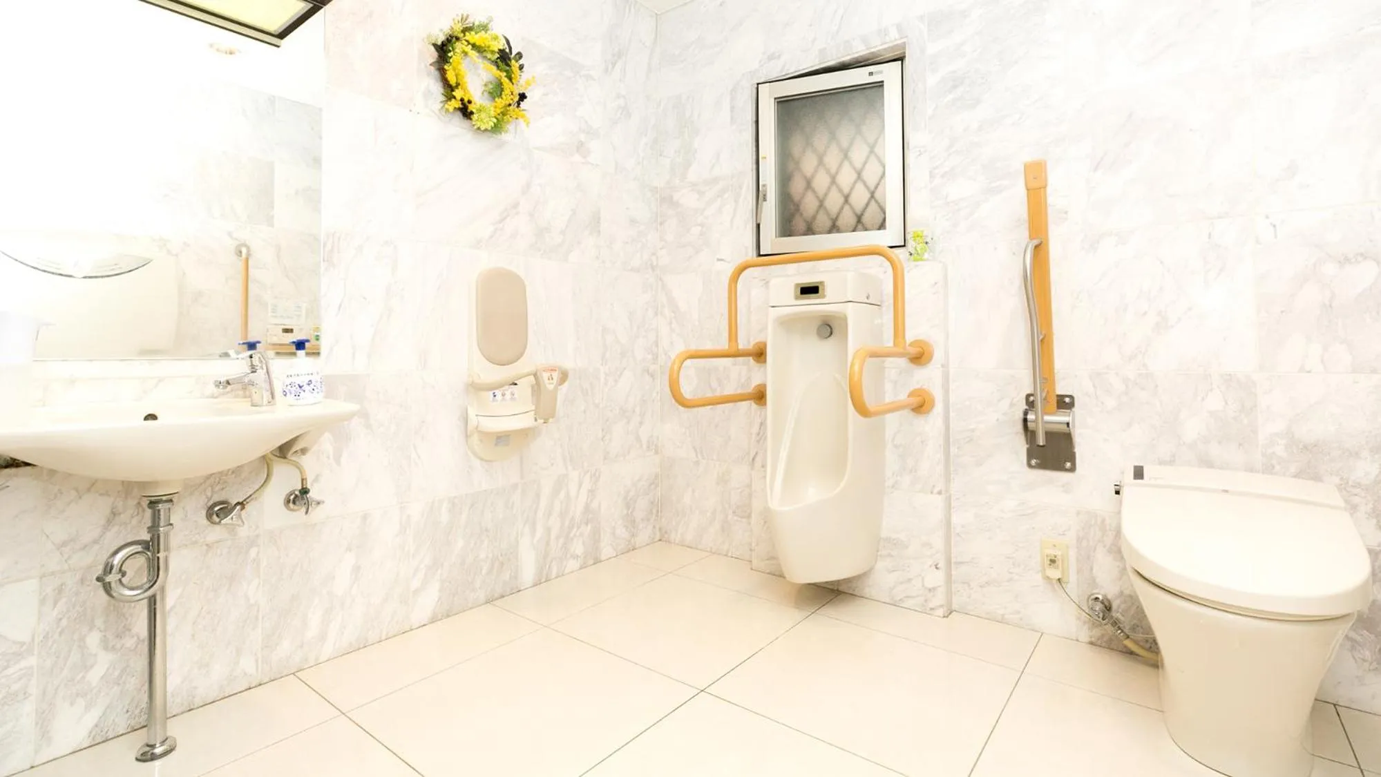 Toilet in Toyoko Inn Kagoshima chuo eki Nishi guchi