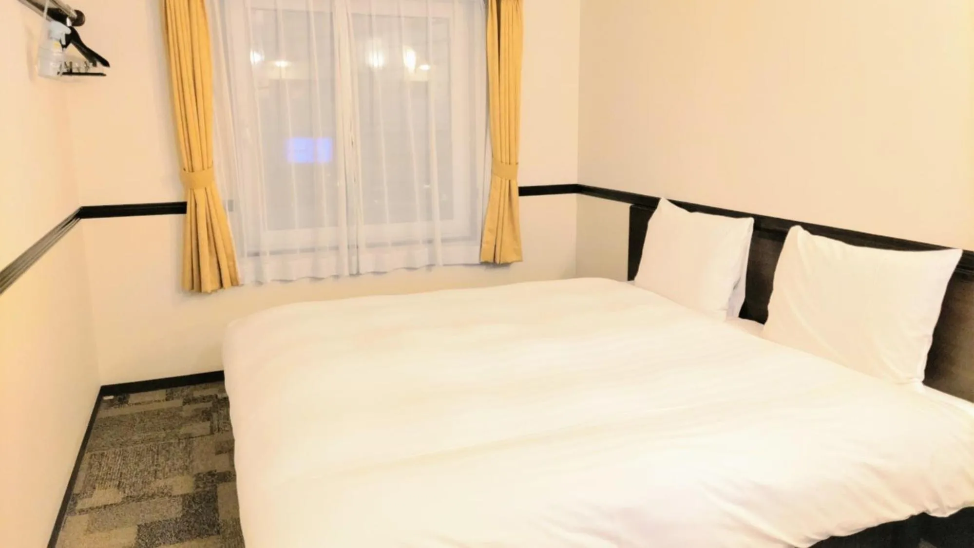 Bedroom, Bed in Toyoko Inn Keio sen Hashimoto eki Kita guchi