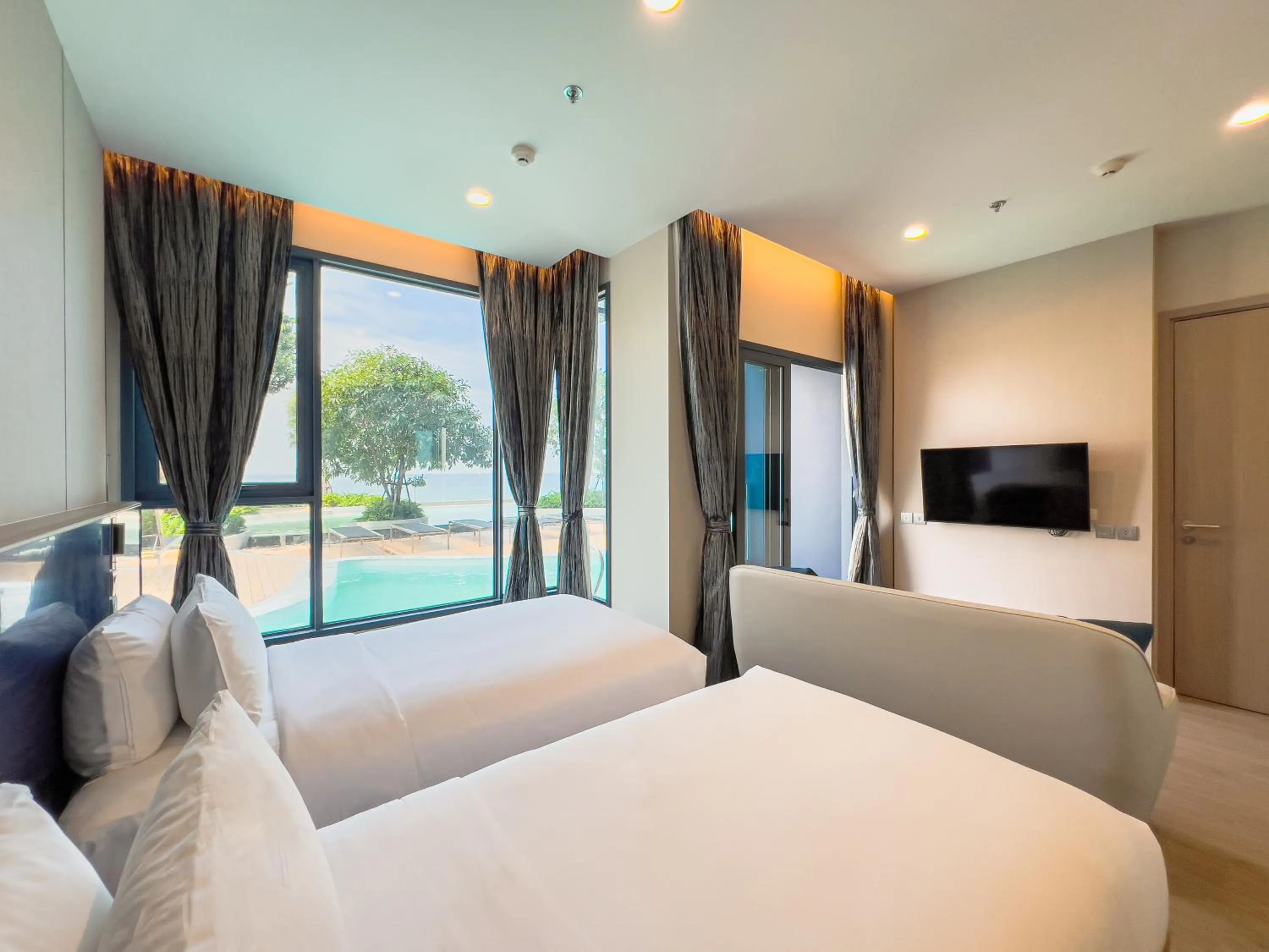 Bedroom, Bed in S Sriracha Hotel & Residence