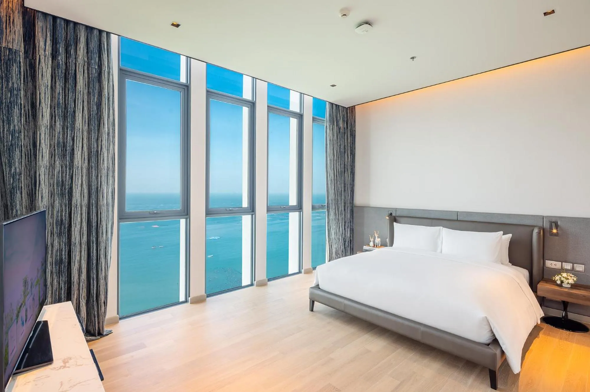 Bedroom, Bed in S Sriracha Hotel & Residence