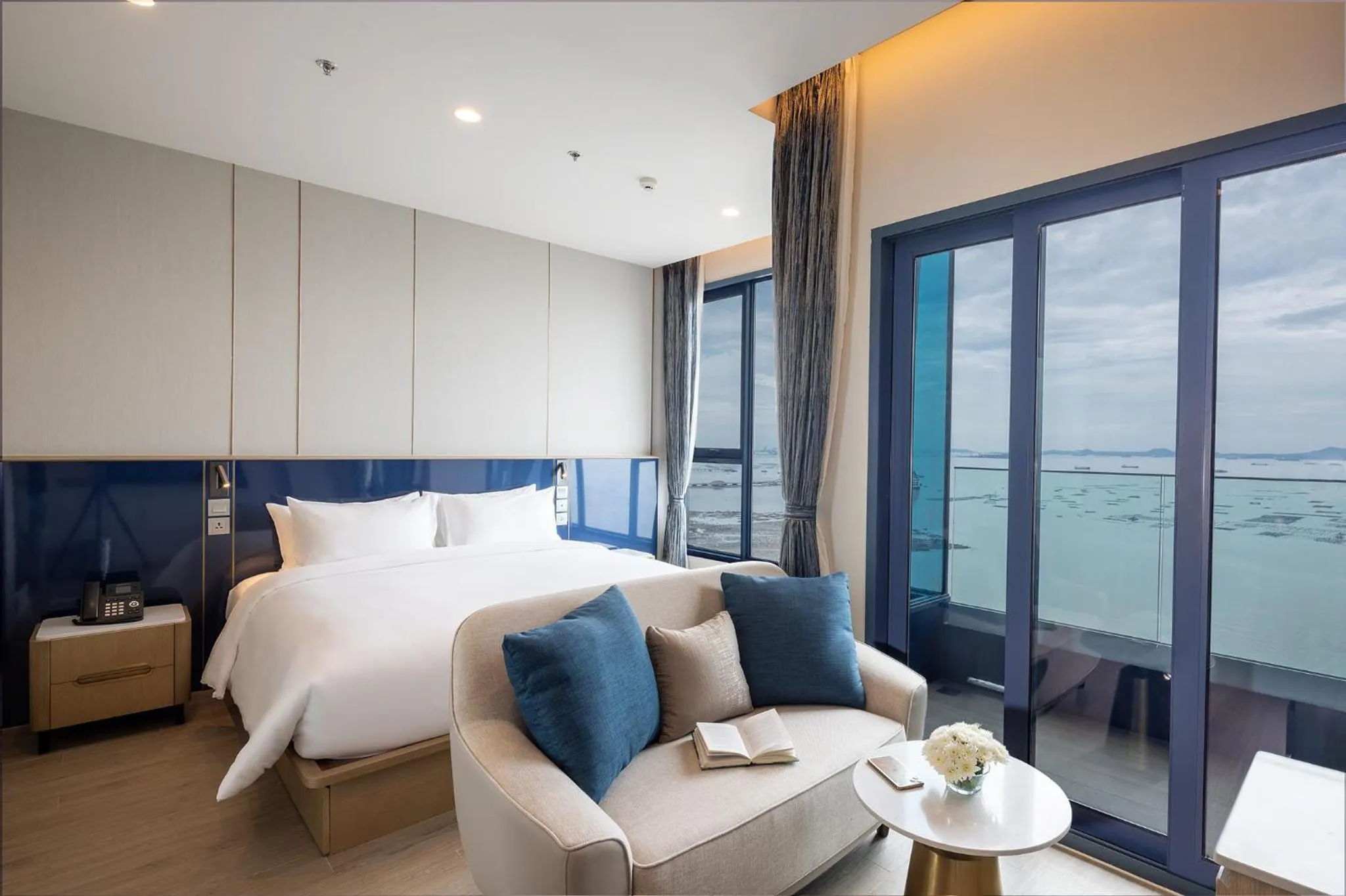 Bedroom, Bed in S Sriracha Hotel & Residence