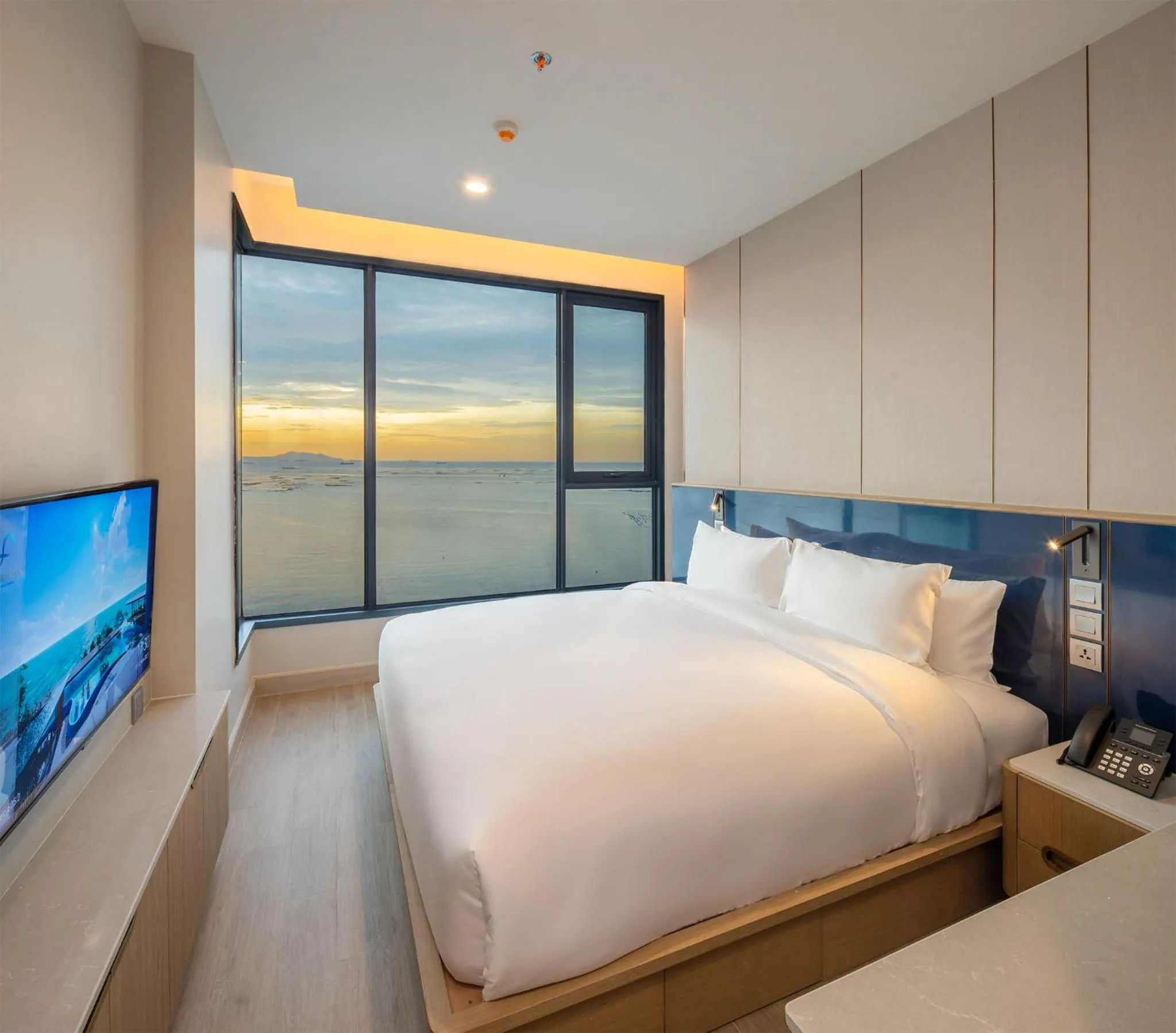 Bed in S Sriracha Hotel & Residence