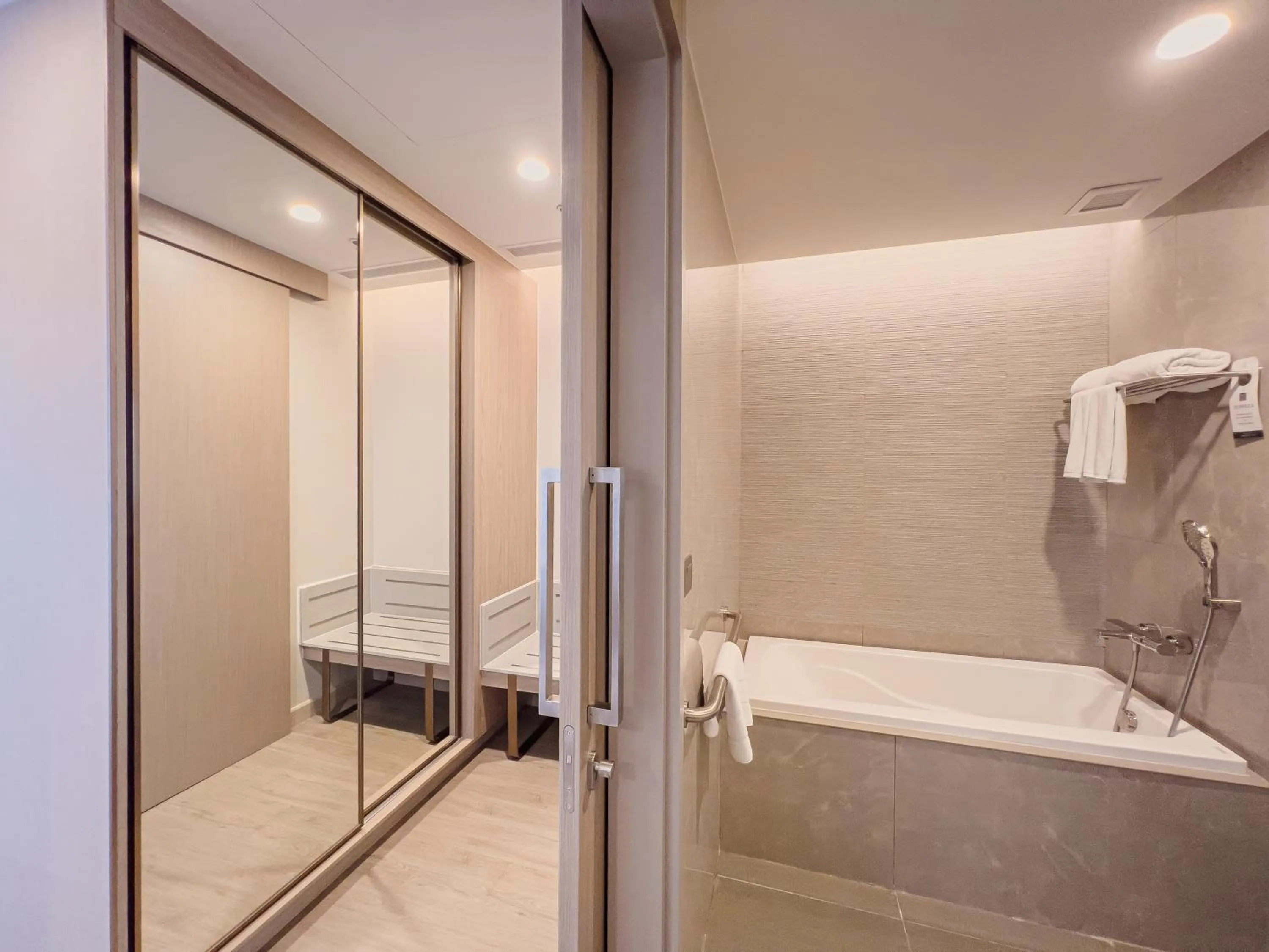 Shower in S Sriracha Hotel & Residence