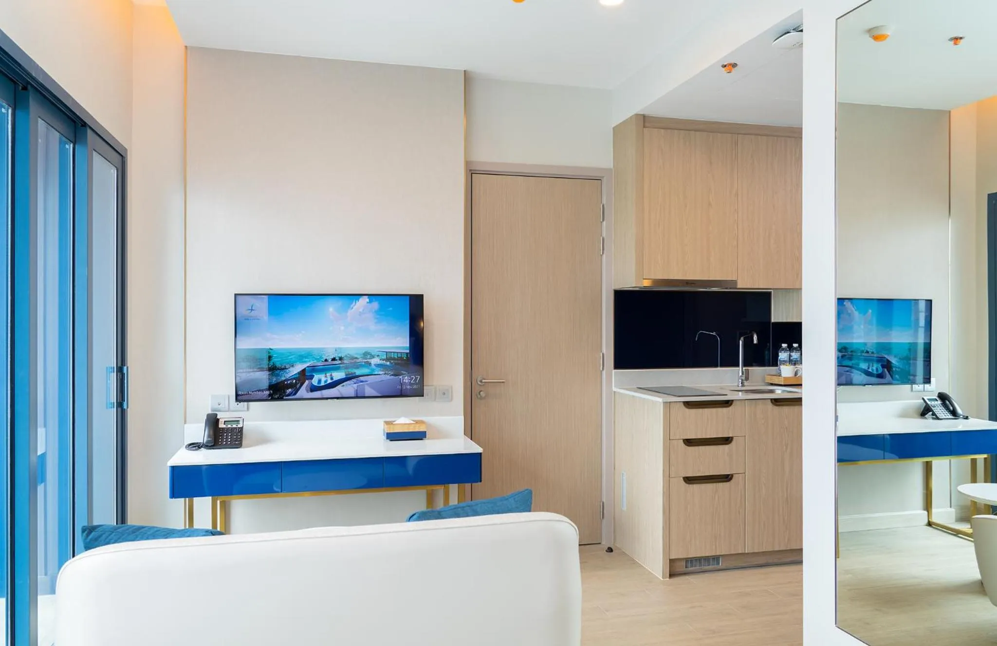 Communal lounge/ TV room in S Sriracha Hotel & Residence