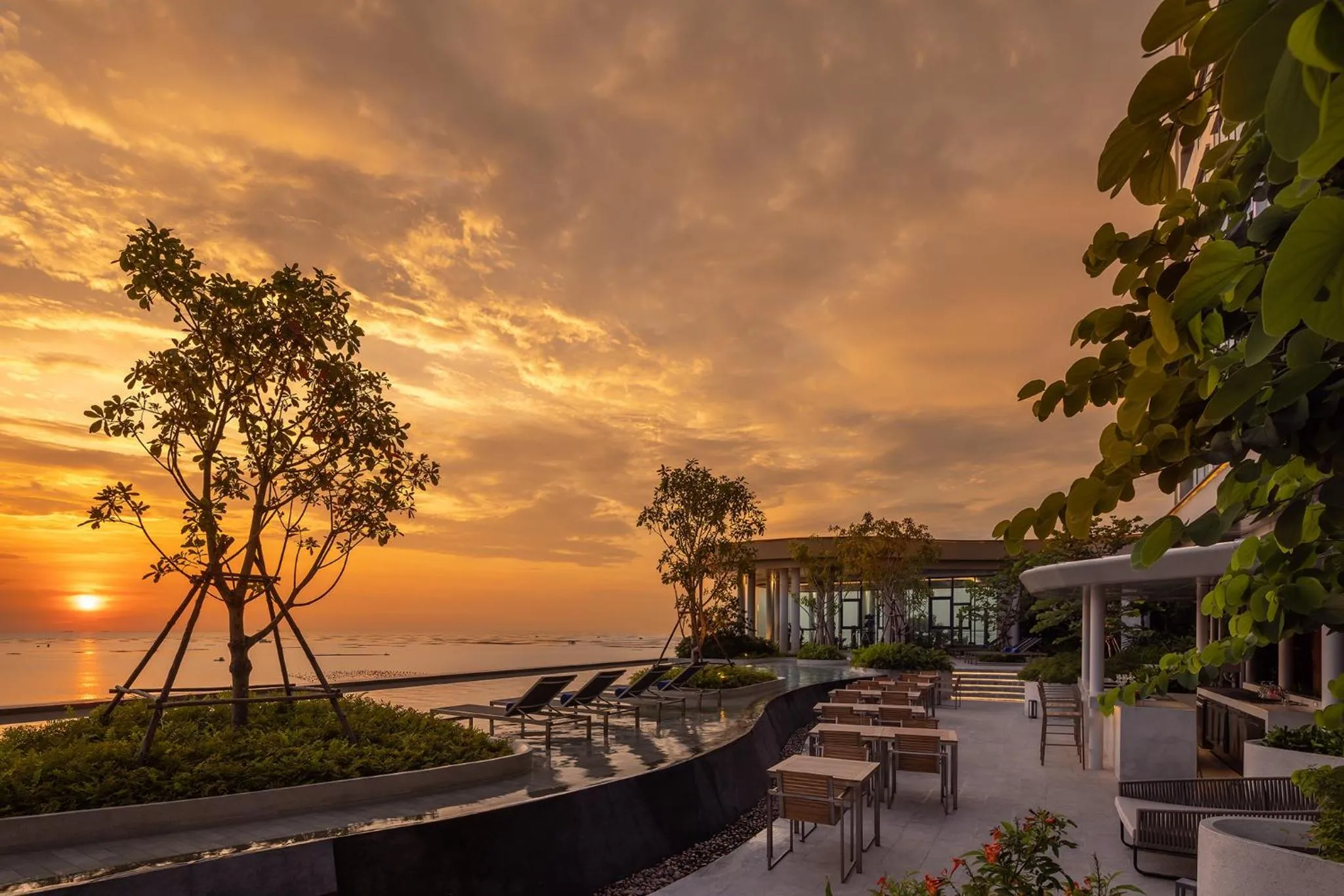 Sunset in S Sriracha Hotel & Residence
